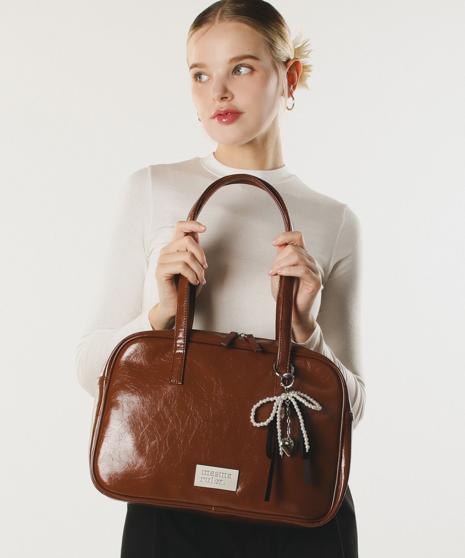 ◆masmarulez◆ 304 leather pouch shoulder bag White 5011553 304 leather pouch shoulder bag _ White : Masmarulez [마스마룰즈]