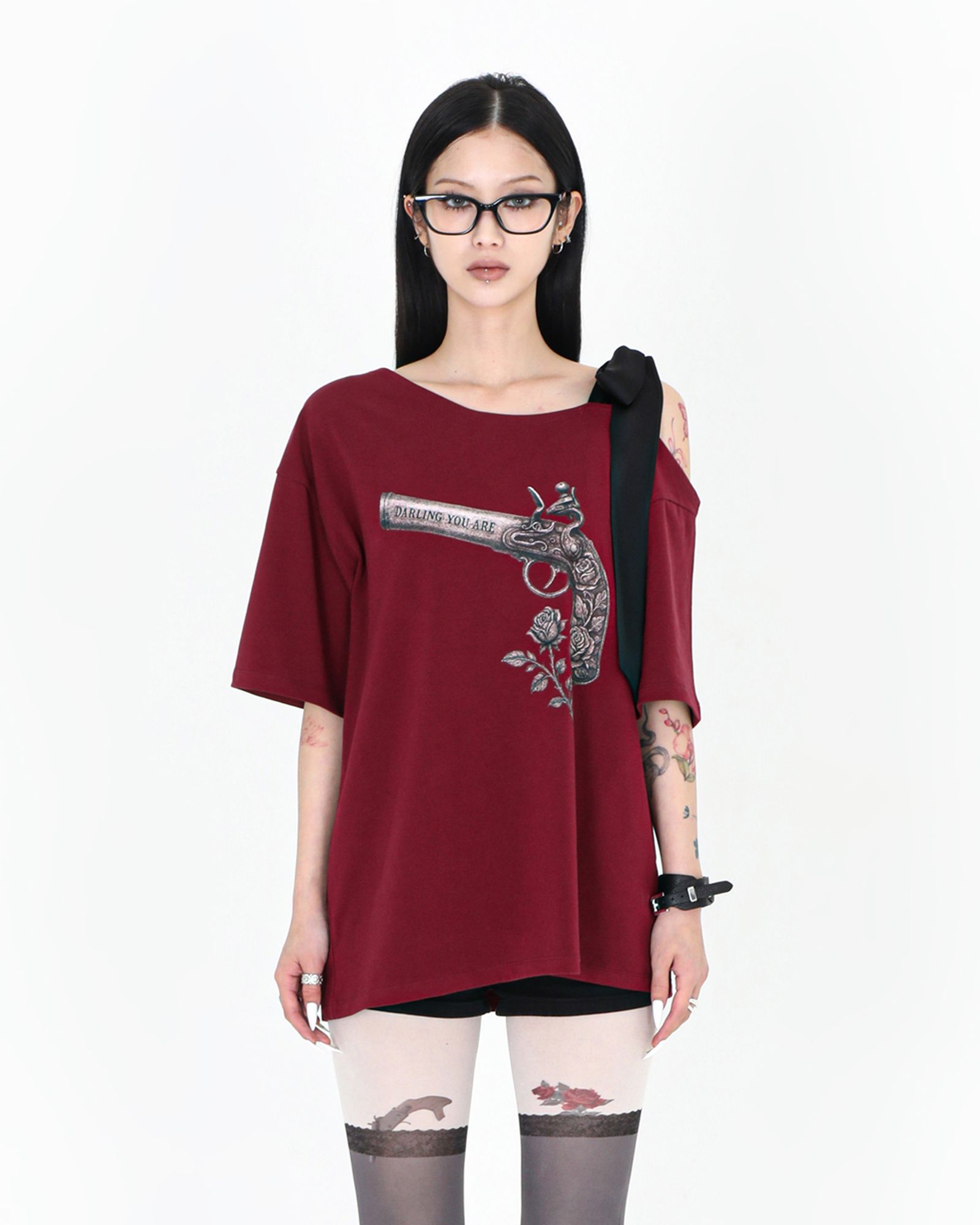 【Darling you're bad】★RIBBON ROSE PISTOL TEE☆T-shirt MUSINSA | DARLING, YOU'RE BAD RIBBON ROSE PISTOL TEE #WINE