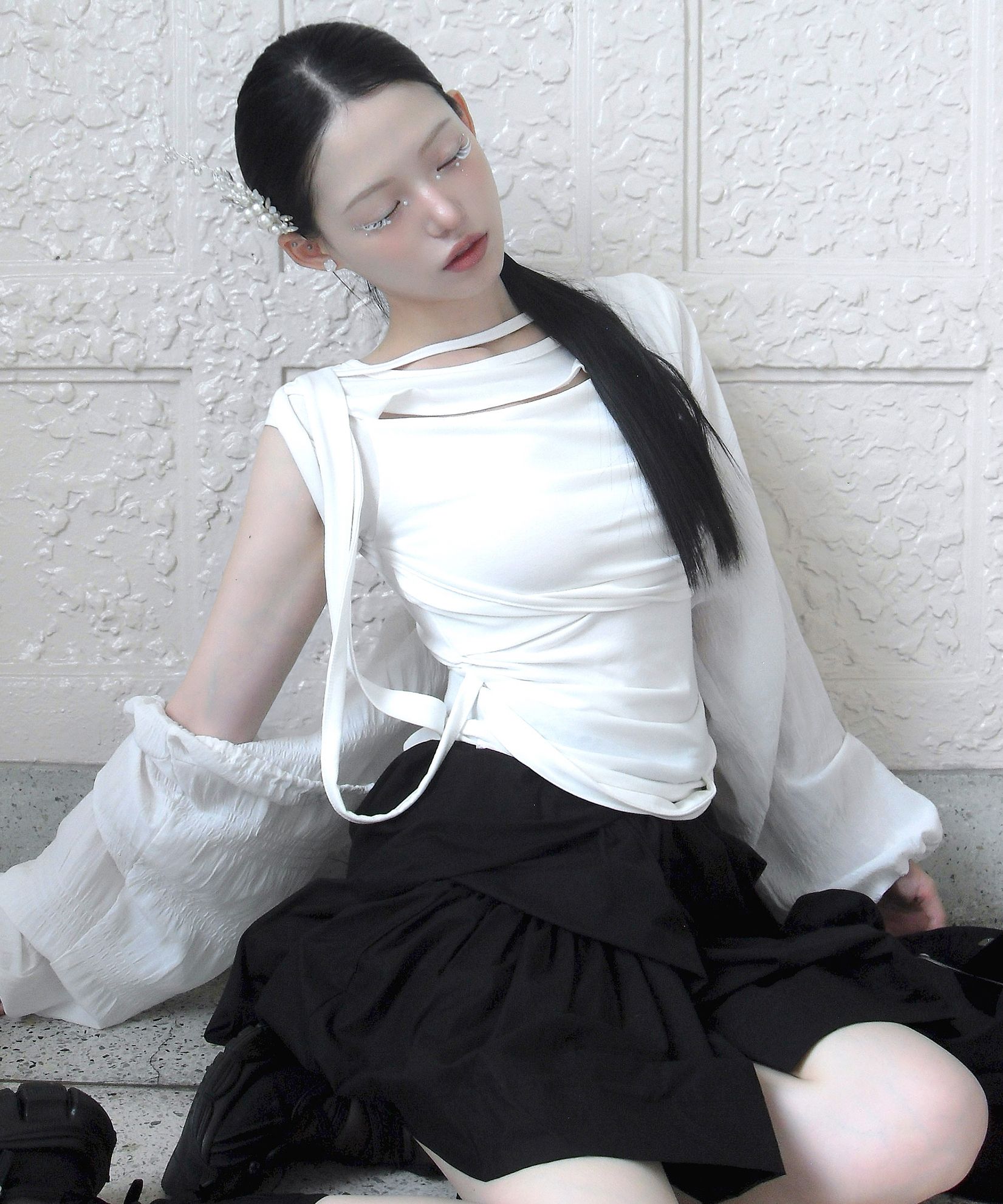 MUSINSA公式 | FLAREUP Asymmetrical Draped Strap Roll-Up T