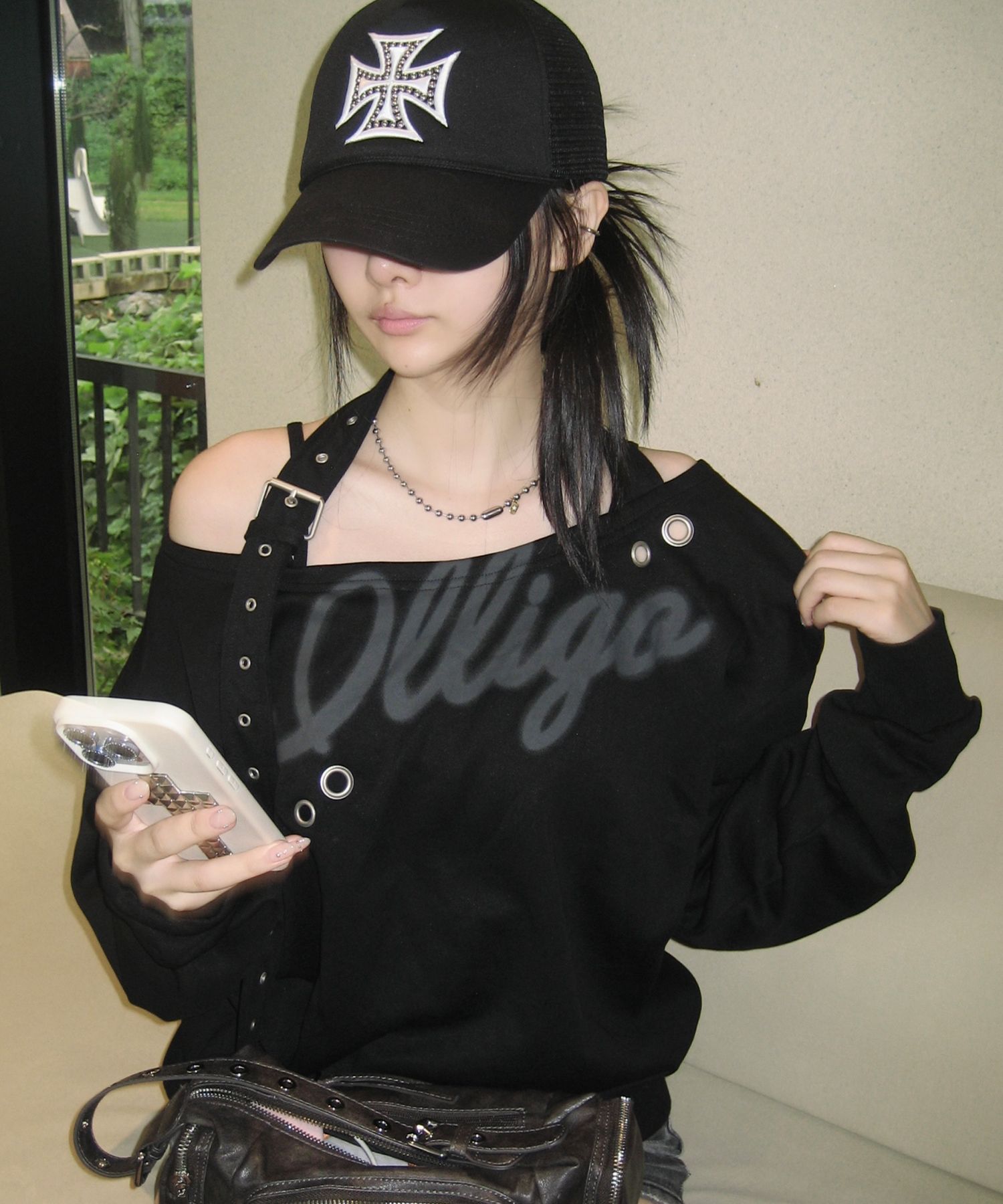 ILLIGO オフショルダー スウェット ブラック 新品 MUSINSA公式 | ILLIGO 129 バックルオフショルダースウェット ブラック