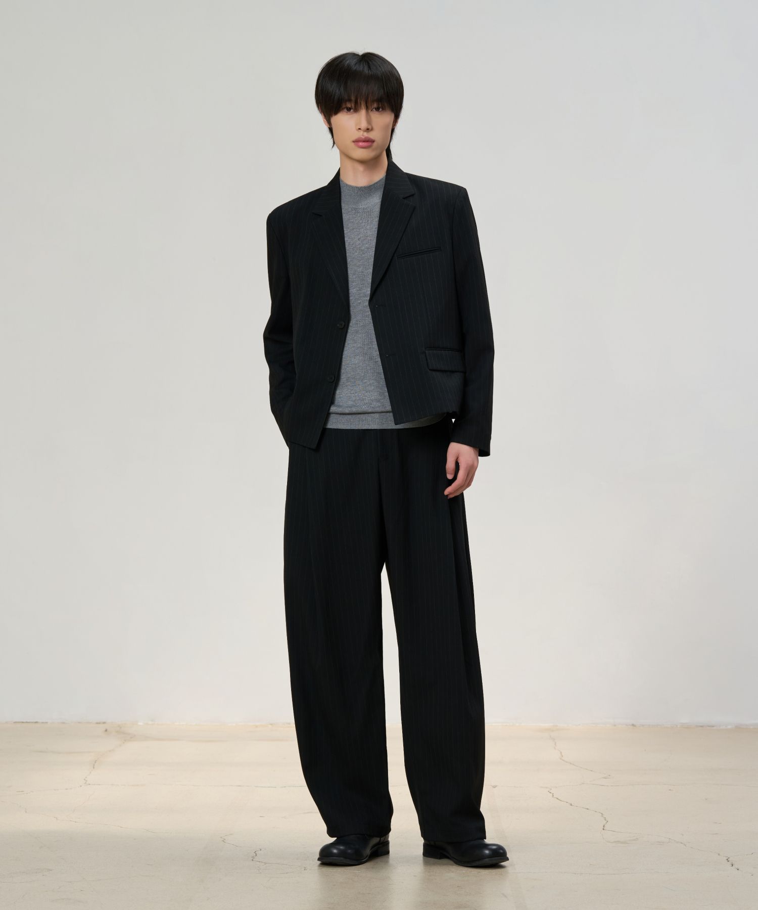 MUSINSA公式 | HYOJI 25 FW クロップストライプセットアップスーツ