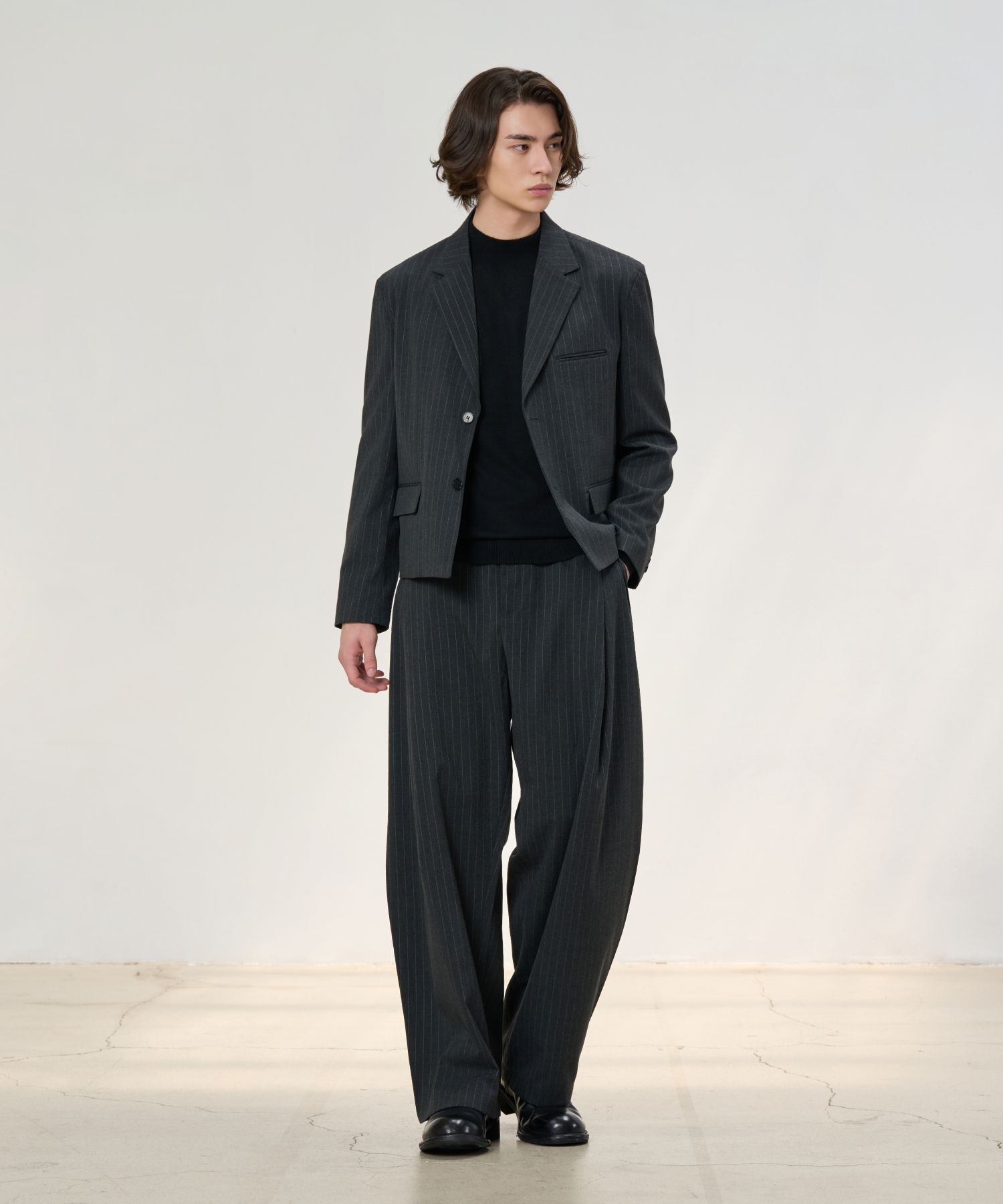 MUSINSA公式 | HYOJI 25 FW クロップストライプセットアップスーツ