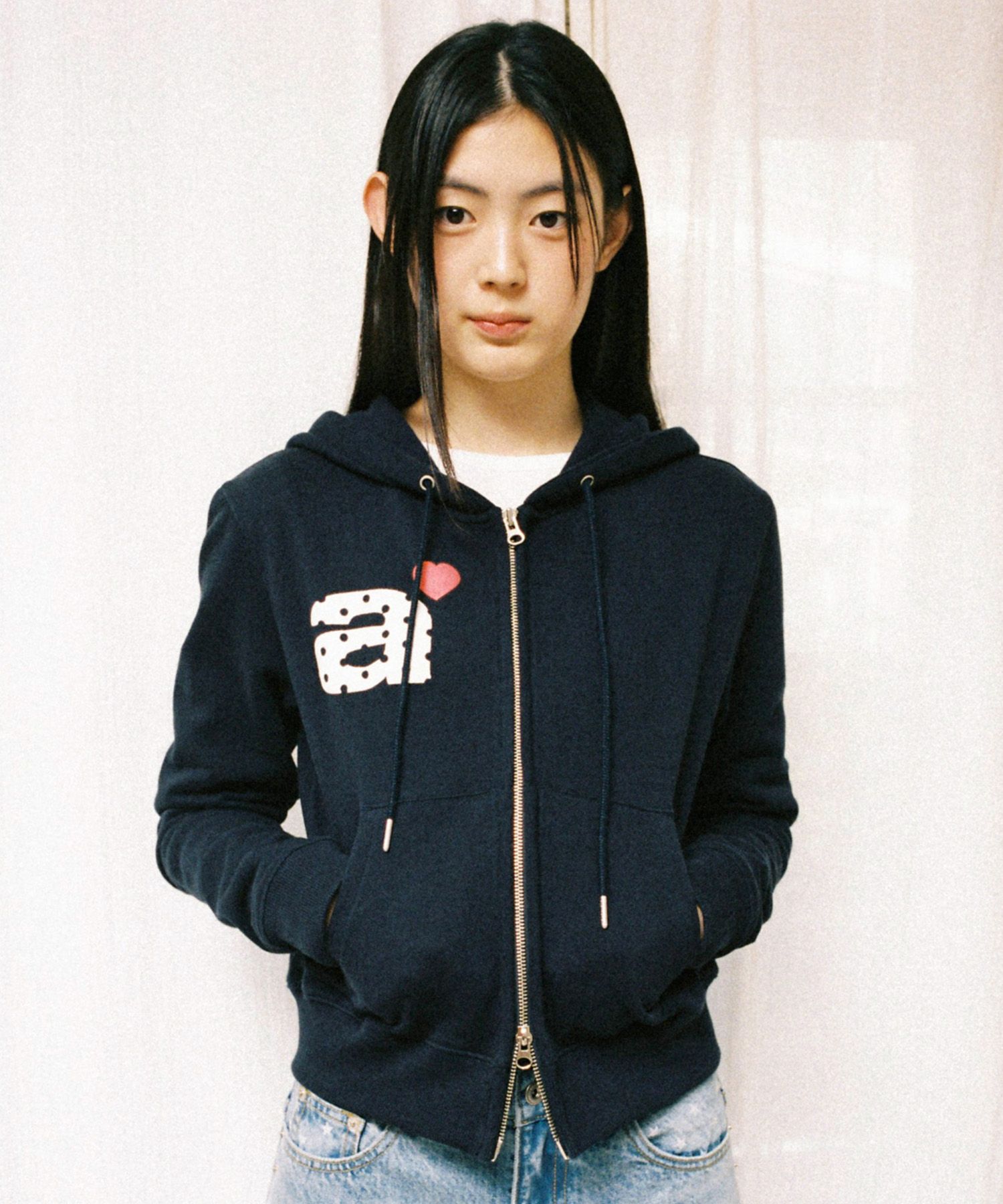 トップス aeae hood zip up MUSINSA公式 | AEAE DOT SMALL LETTER CROP HOOD ZIP UP [NAVY]