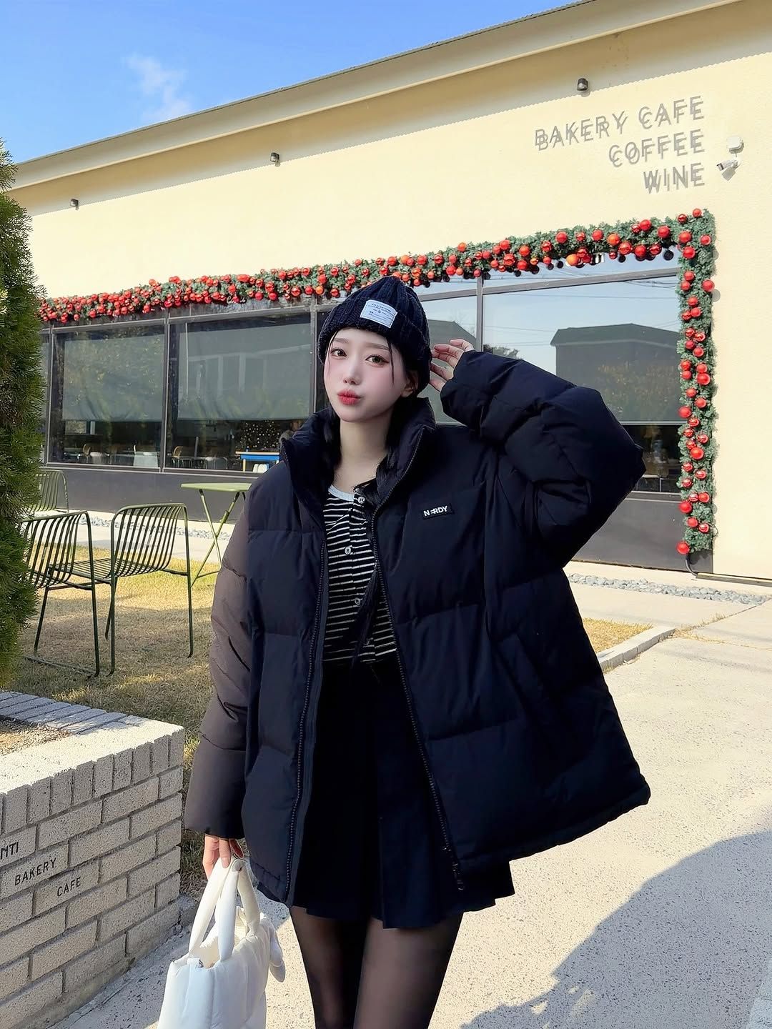 ESSENTIALS ブラック ダウンコート ESSENTIALS ブラックダウンジャケット