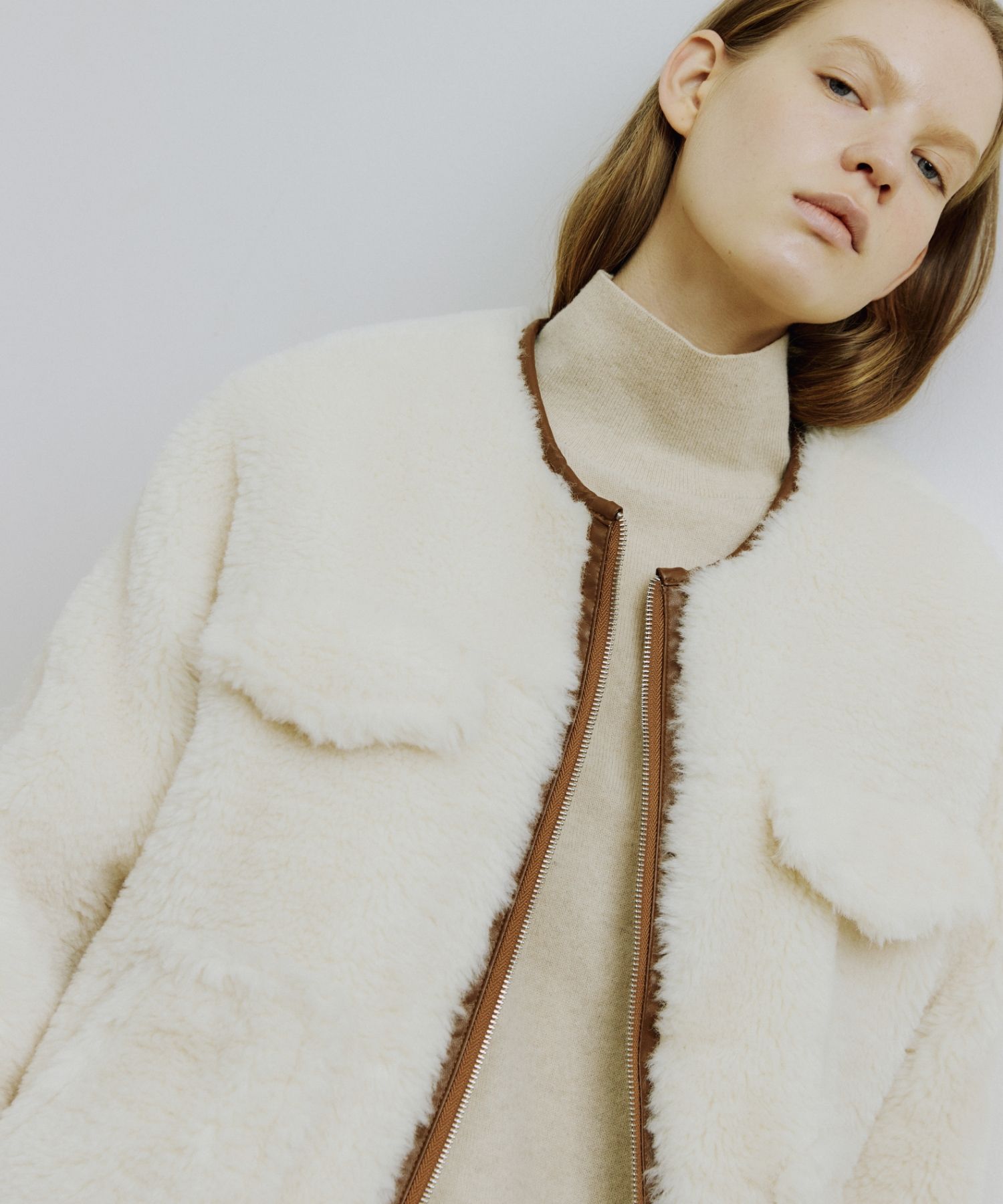 MUSINSA公式 | MOLLIOLLI MOE リバーシブルパディングフェイクファー