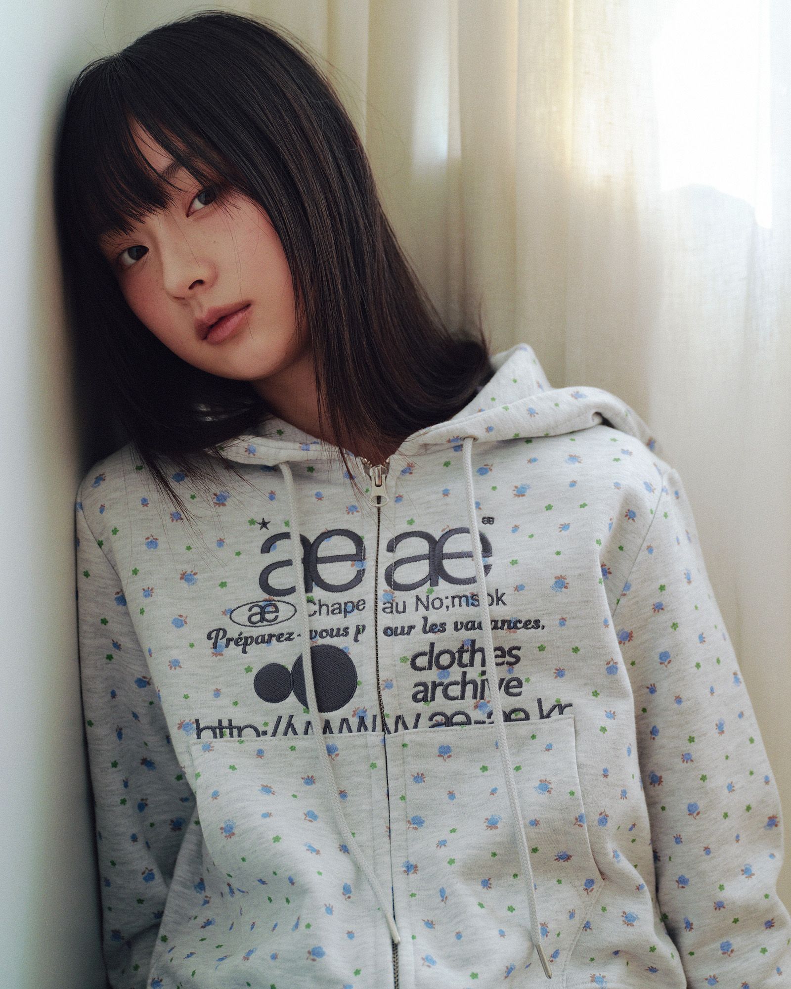 MUSINSA | AEAE WEB LOGO FLOWER CROP HOOD ZIP UP [BLUE]