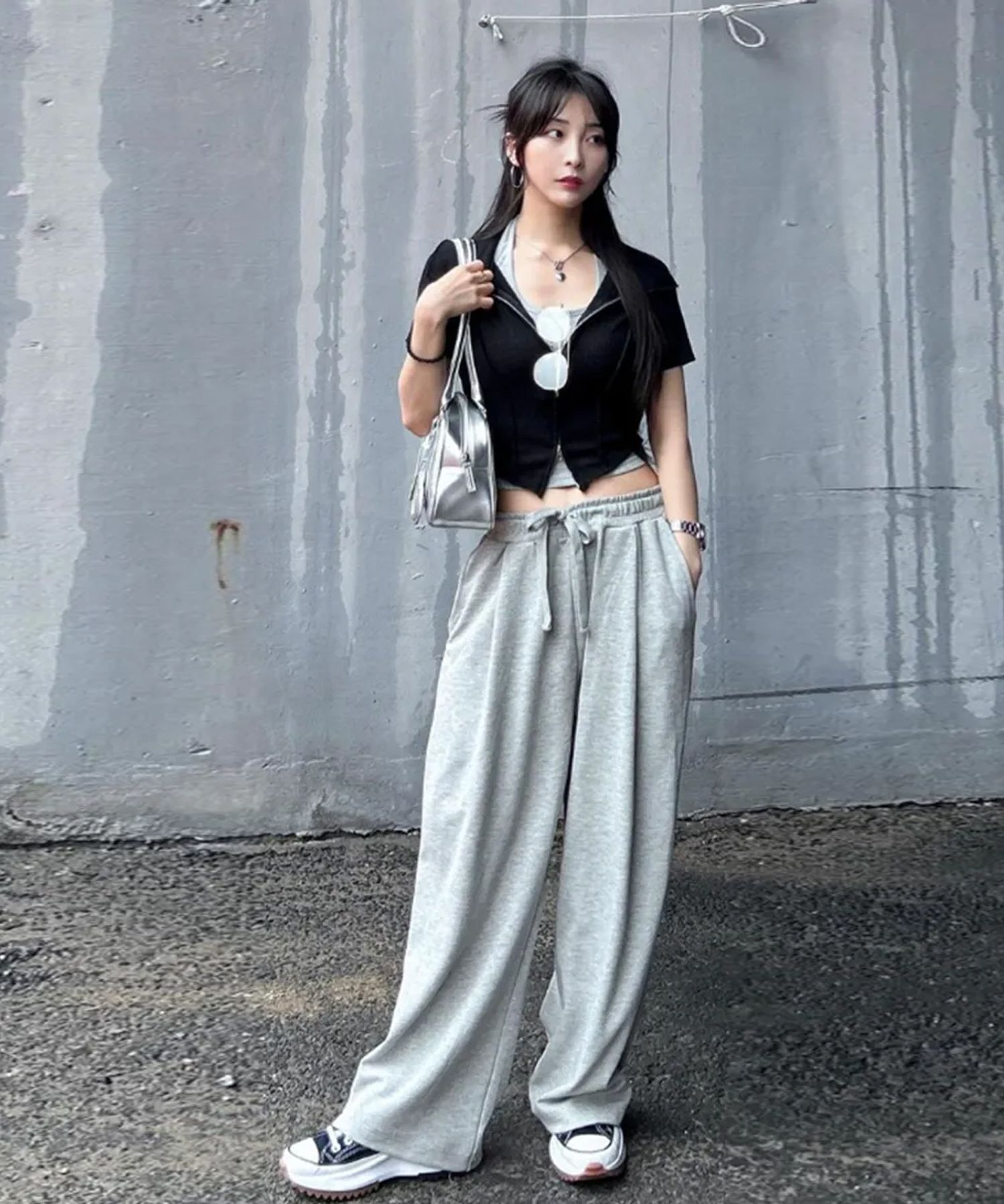 MUSINSA | AGOD One-tuck wide sweat pants – gray