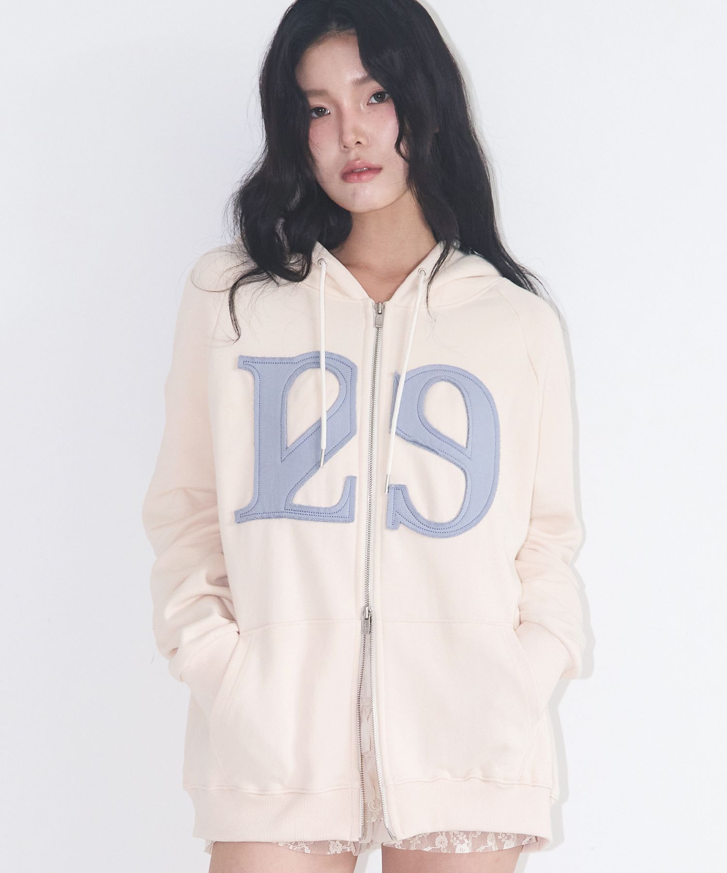 MUSINSA公式 | ILLIGO 129 logo patch hooded zip-up cream