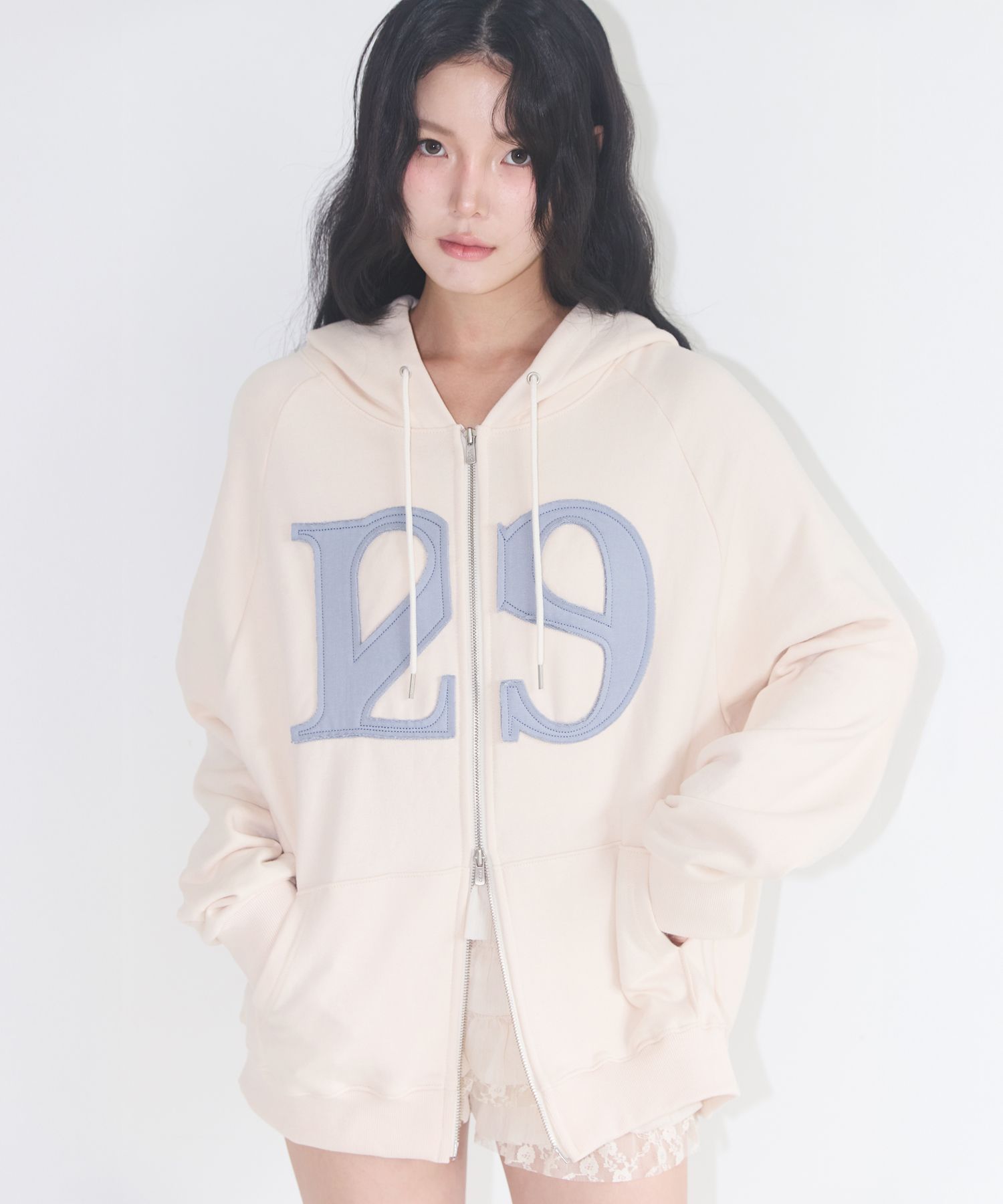 MUSINSA公式 | ILLIGO 129 logo patch hooded zip-up cream