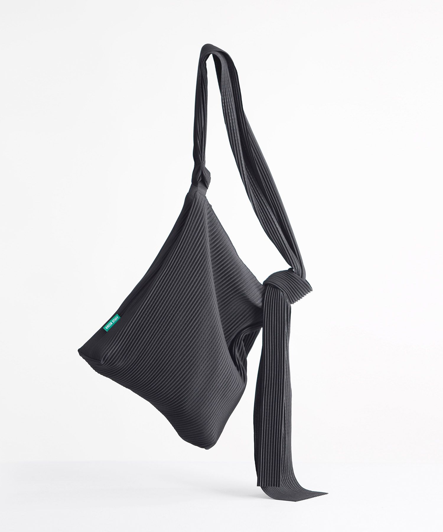 ショルダーバッグ・ポシェット GREEN STUFF Knot box fit shopper bag 58 pleats black GREEN STUFF Knot box fit shopper bag 58 pleats black (GREEN