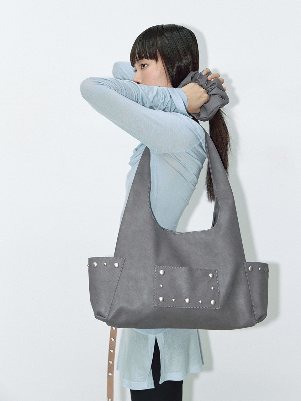 MUSINSA公式 | ASURA LUNA LEATHER BAG (CHARCHOL)