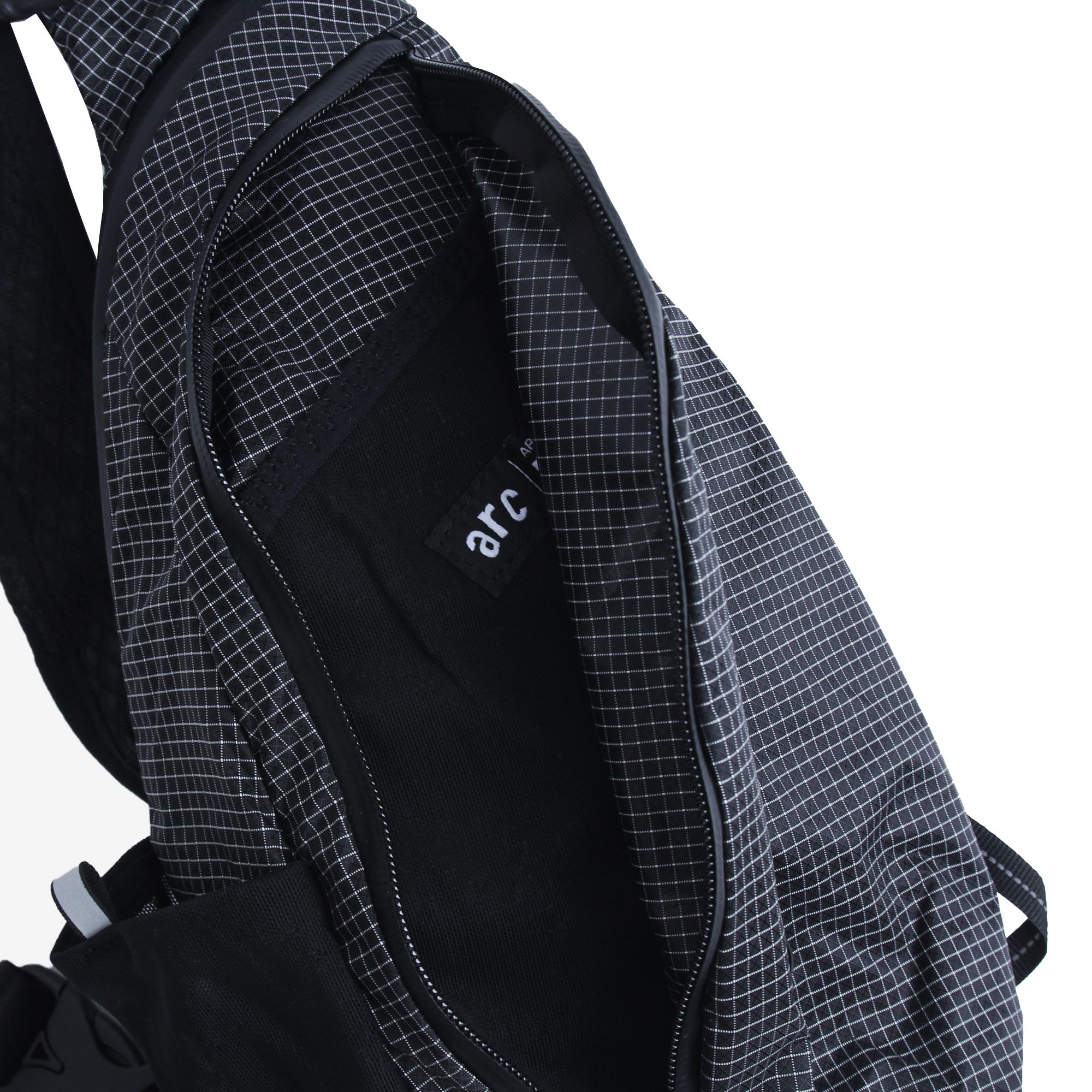 MUSINSA公式 | ARC 超軽量ボタ スリングバッグ 3L - グレシャイア ブルー