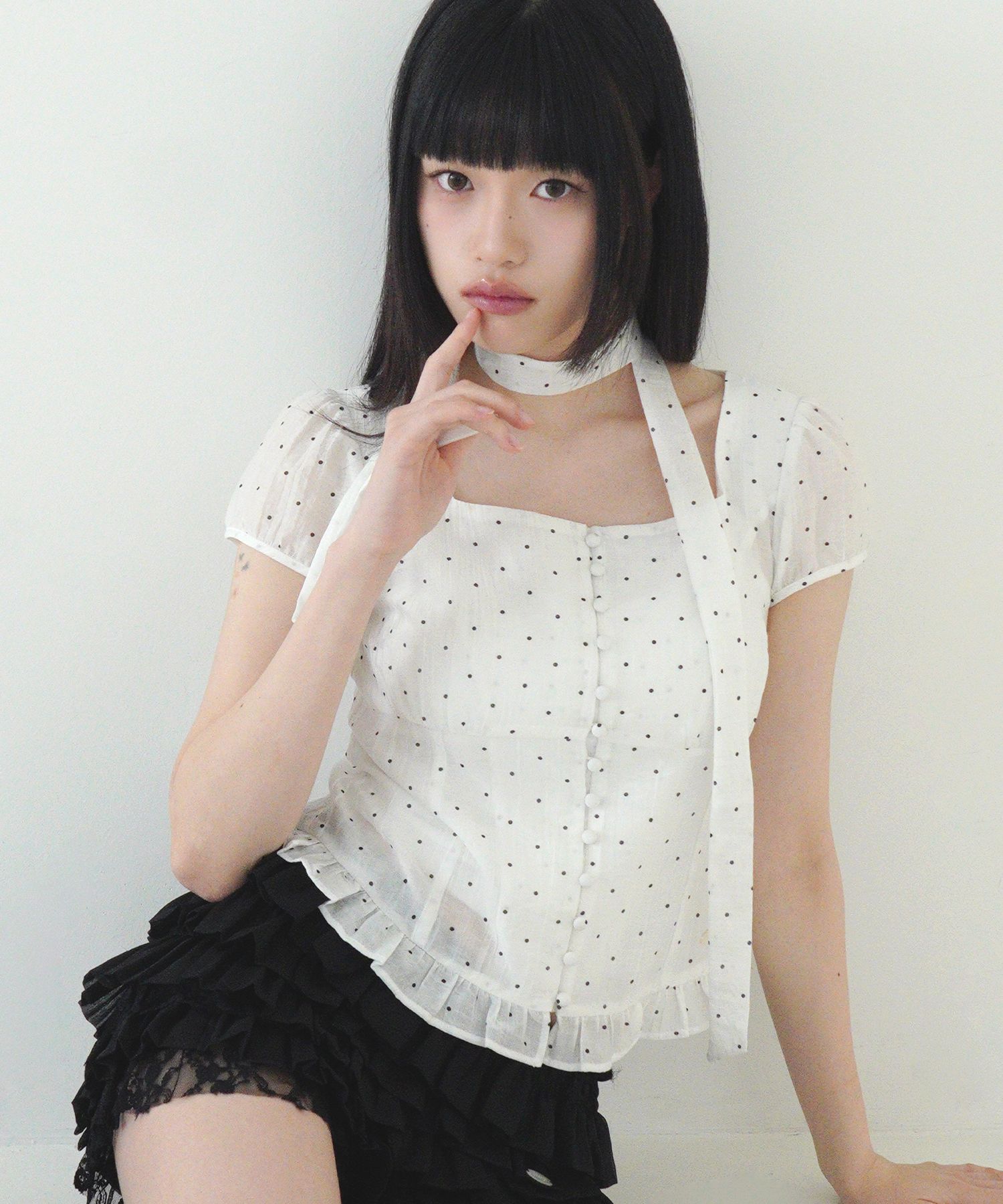 トップス ILLIGO Ribbon Tie Square Neck Blouse MUSINSA公式 | ILLIGO Ribbon Tie Square Neck Blouse White Dot