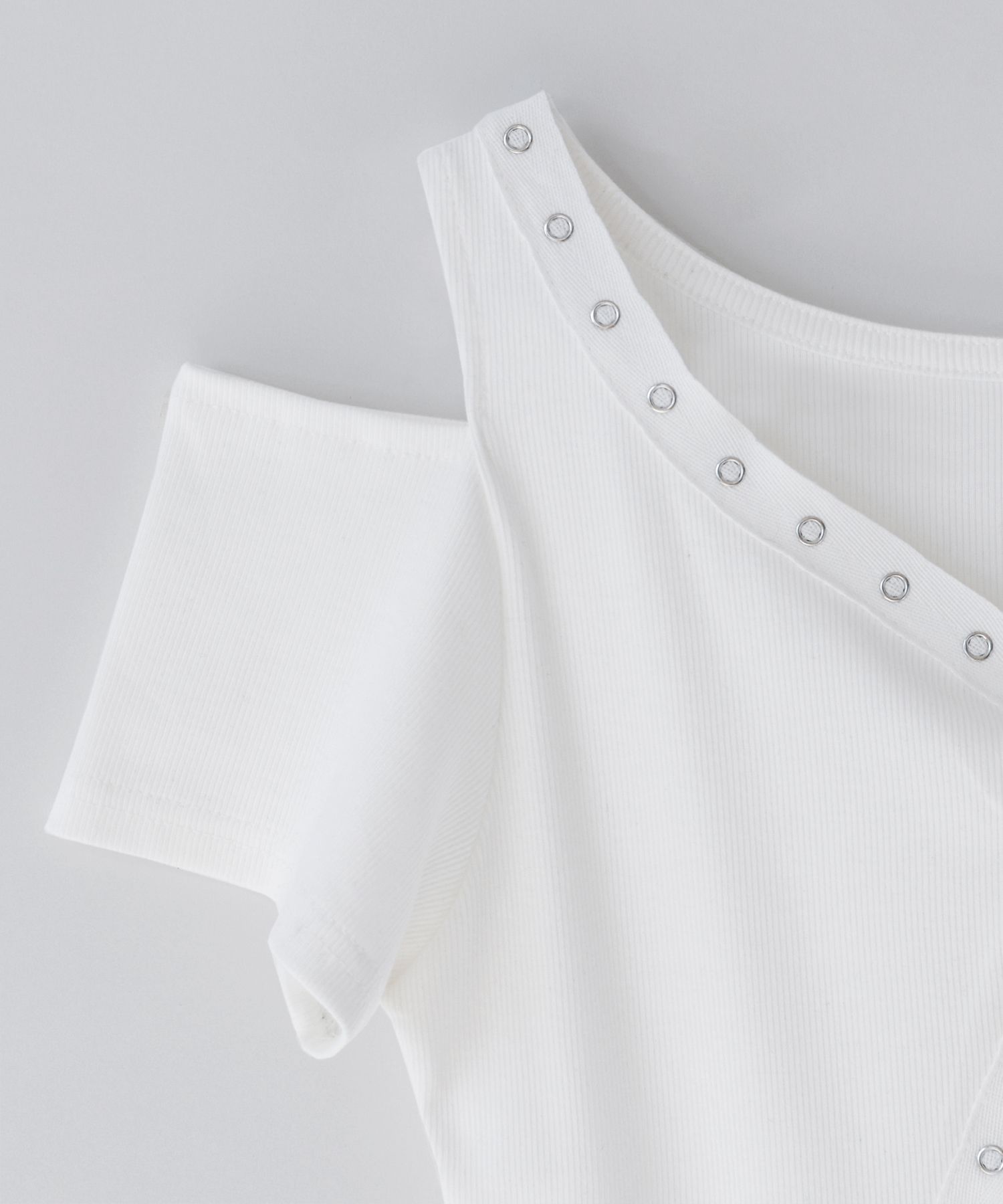 【NILLRING】Snap point Short-sleeved cardigan WHITE MUSINSA | NILLRING T19.00 Snep point Short-sleeved cardigan