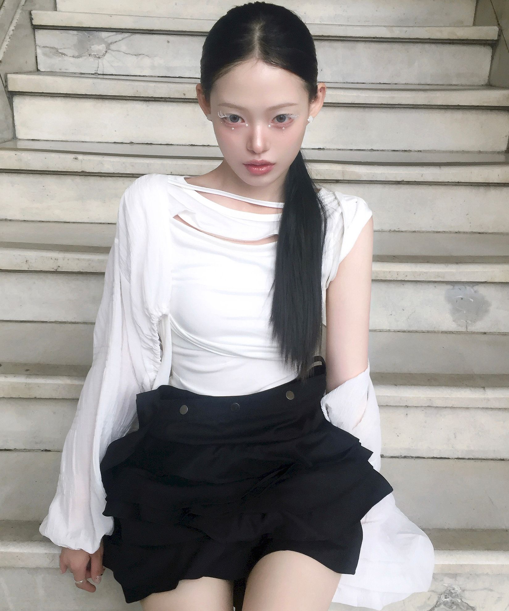 MUSINSA公式 | FLAREUP Asymmetrical Draped Strap Roll-Up T
