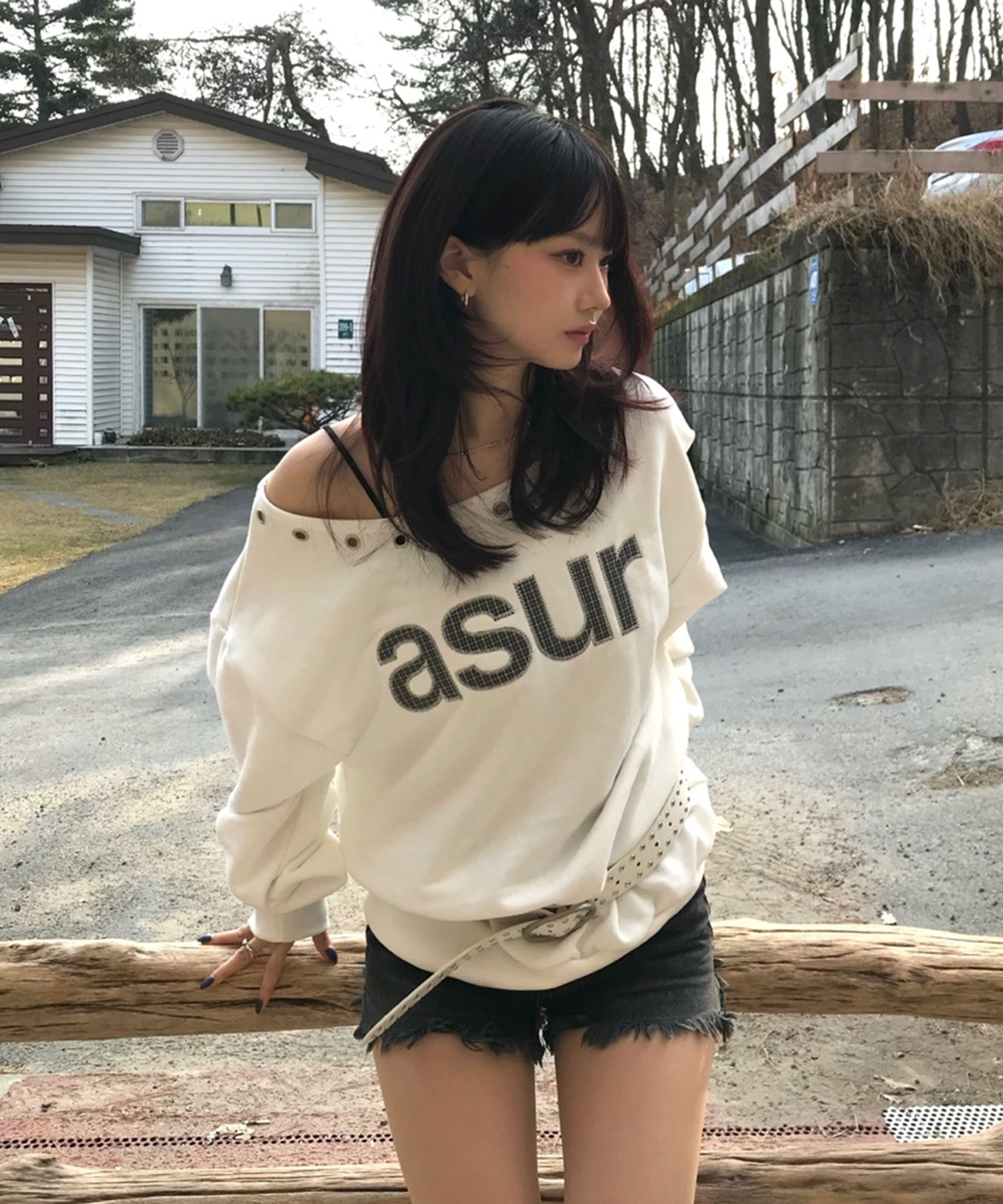MUSINSA | AS YOU ARE AU One-Shoulder Boat Neck Sweatshirt White