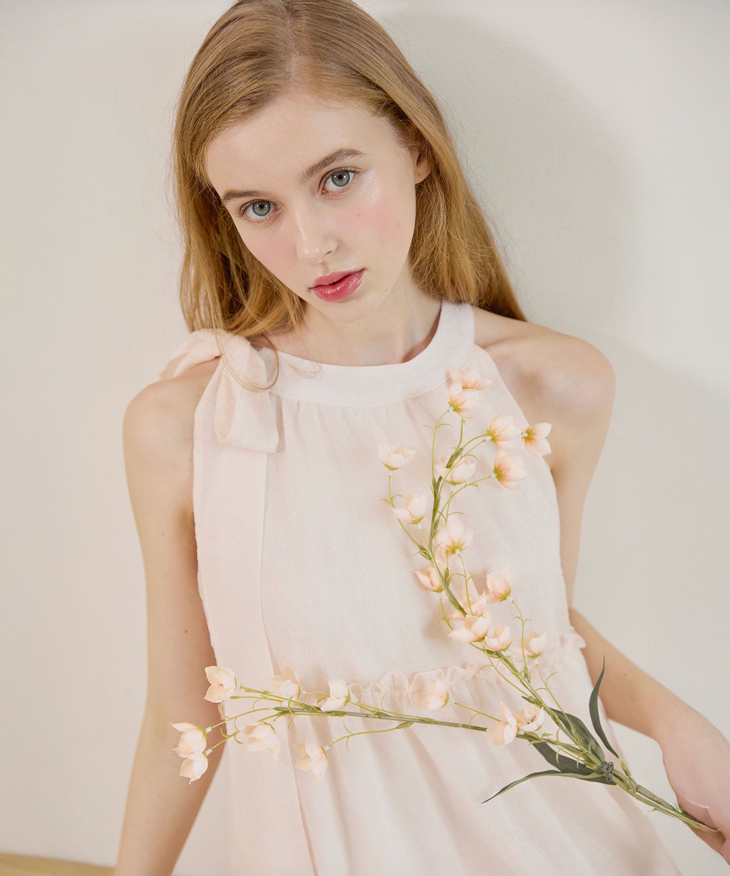 MUSINSA公式 | VIKINI VENDER セヒズリボンホルターミニワンピース