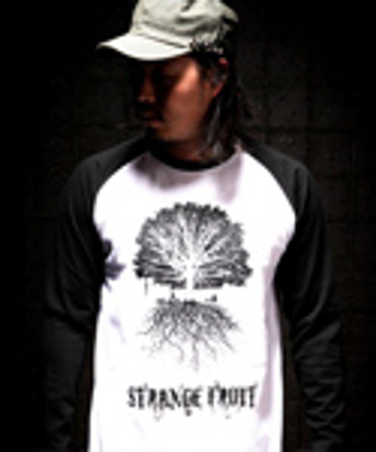 에잇볼륨(EIGHTVOLUME) STRANGE FRUIT B/W RAGLAN