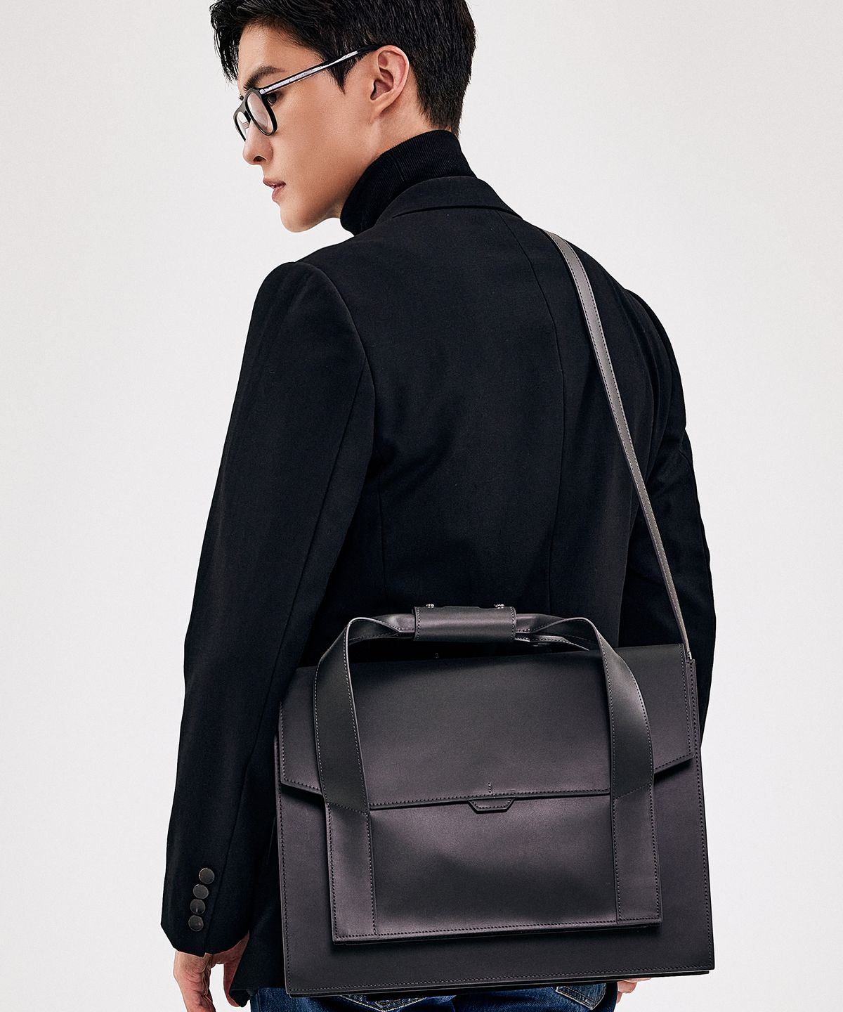 베드포드일레븐스(BEDFORD11TH) 폴리건사첼 CEO백 그레이