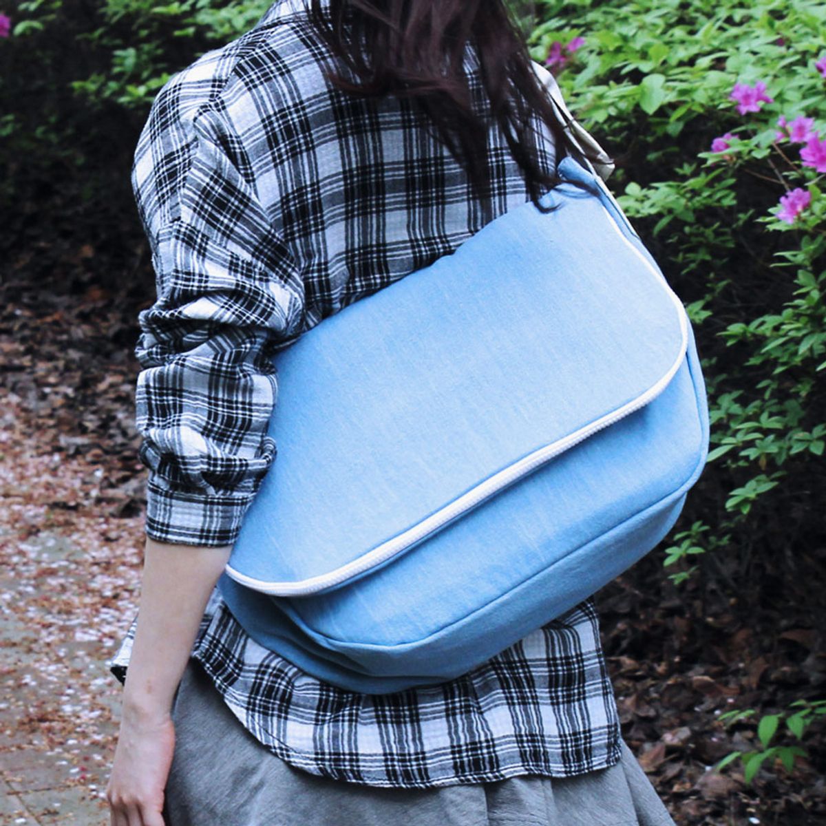 피스메이커(PIECE MAKER) ALICE CANVAS MESSENGER BAG (LIGHT BLUE)