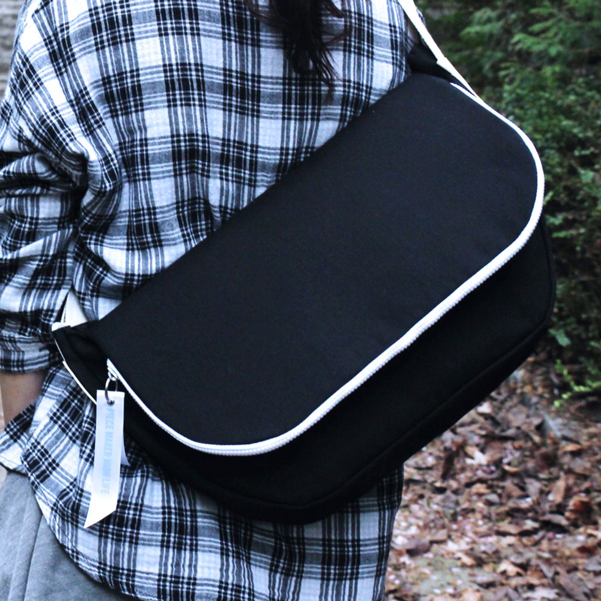 피스메이커(PIECE MAKER) ALICE CANVAS MESSENGER BAG (BLACK)