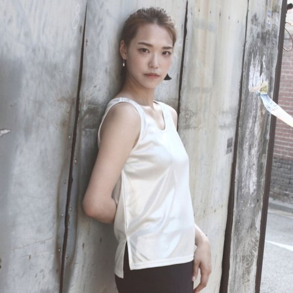 카무플라주 랩(CAMOUFLAGE LAB) GLITTER SLEEVELESS T_WH