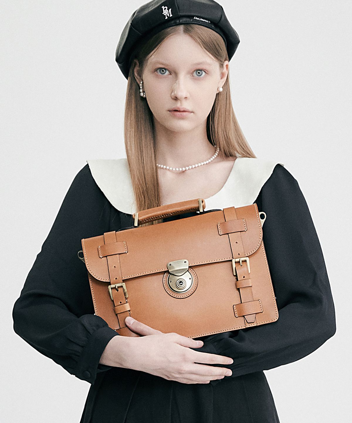 브로그앤머로우(BROGUE AND MORROW) ALX Bag (M/Caramel)