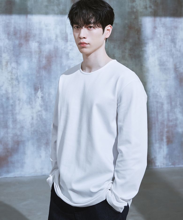 릴렉스드 미니멀 라운드 티셔츠 [WHITE]