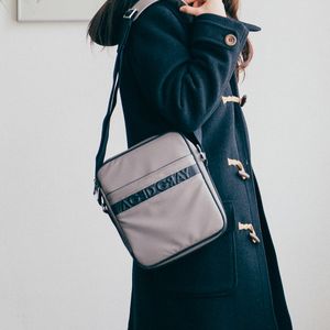 에이지그레이 ORDINARY 9.7 크로스백 (그레이)