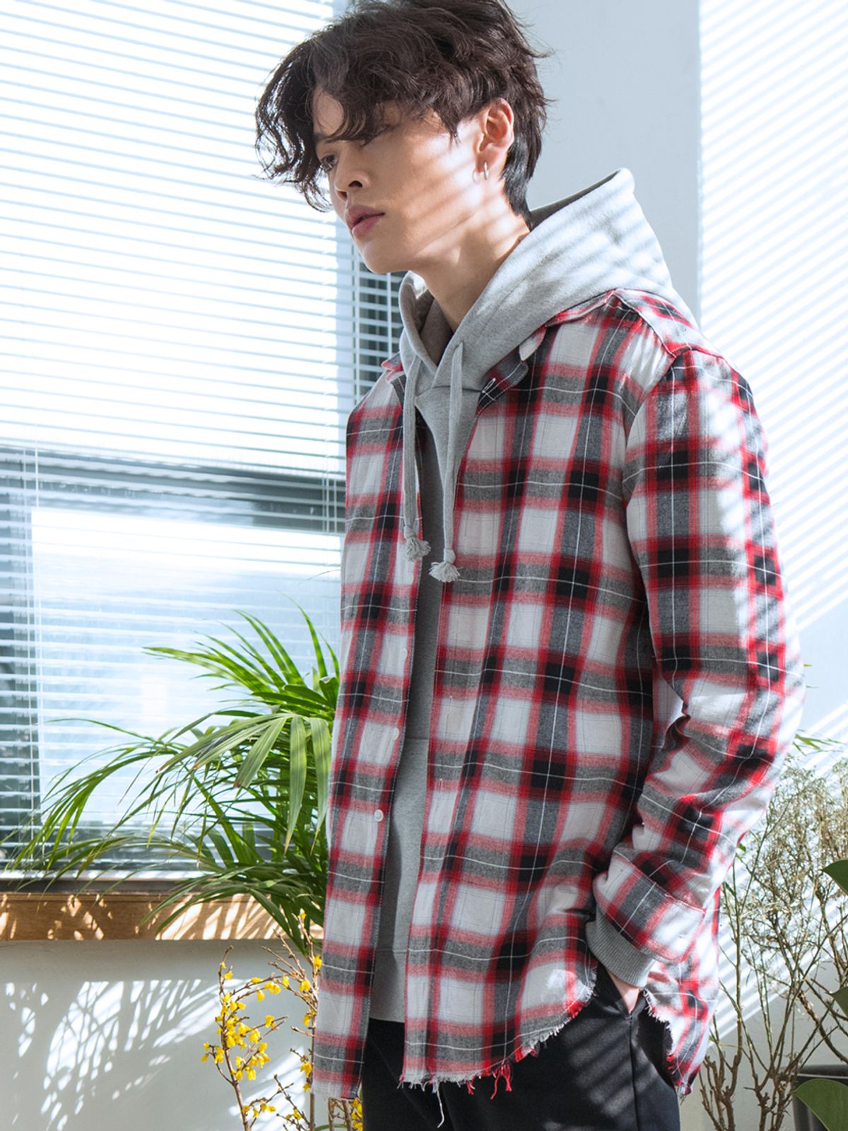 로얄위(THE ROYAL 'WE) Rawcut Check Shirts Red