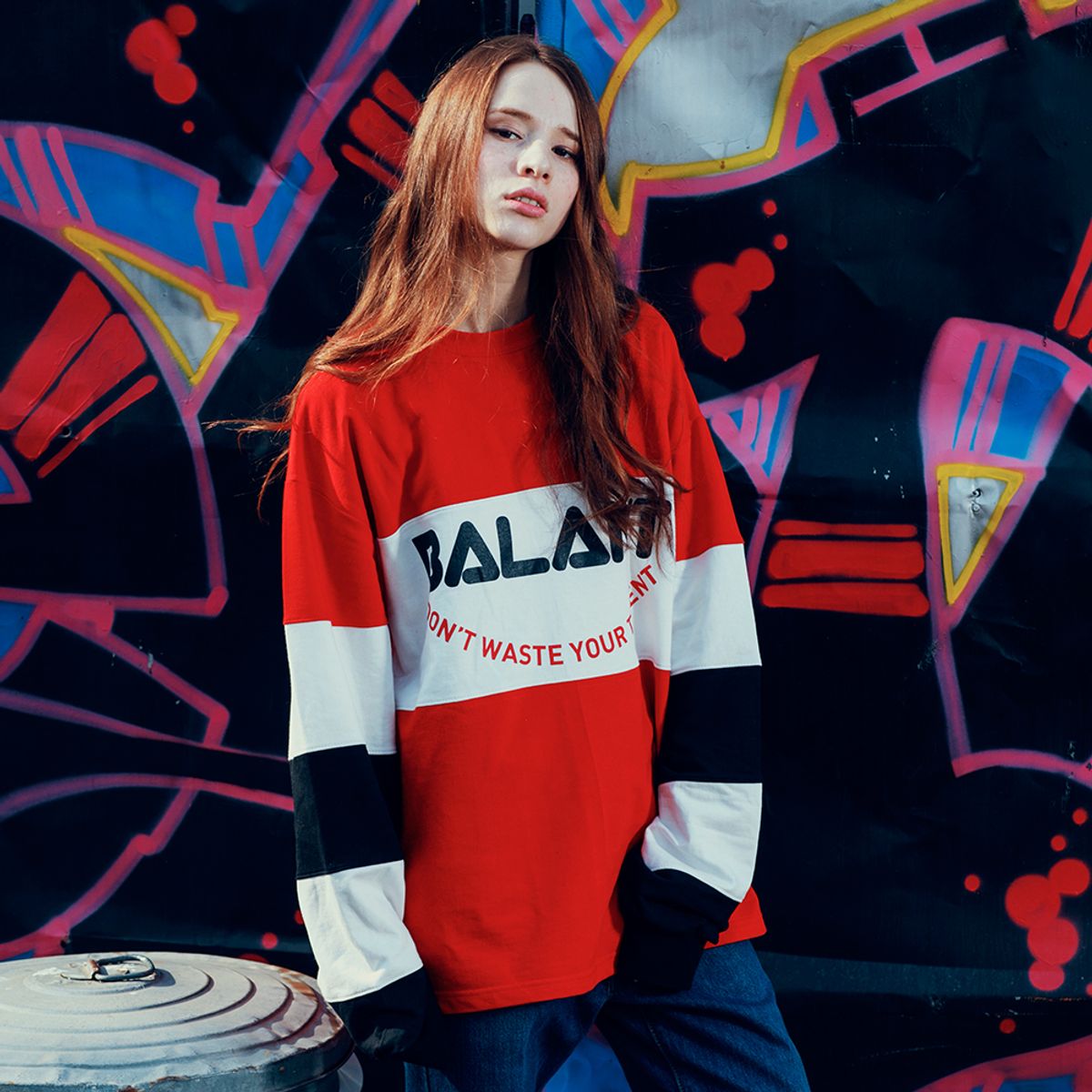 발란트(BALANT) 빈티지 컷 베이직 롱 티셔츠 레드