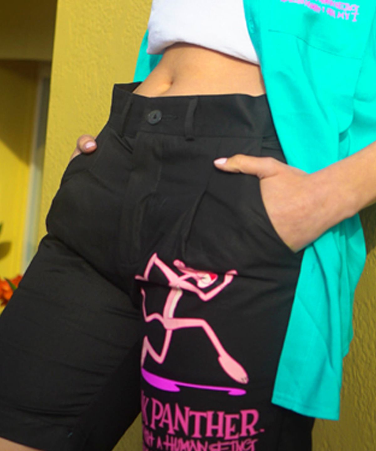 아임낫어휴먼비잉(I AM NOT A HUMAN BEING) HBXPP  Mixed Logo Shorts - Black
