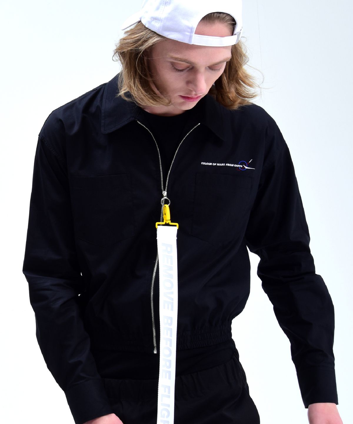 씨오엠이(COME) [UNISEX] Removable Strap Cropped Shirt (BLACK)