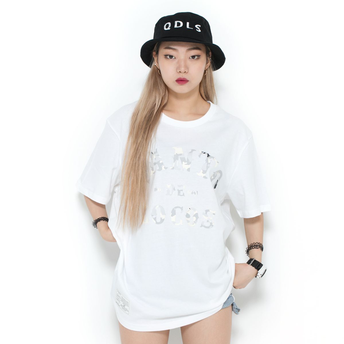 콴토데로코스(QANTO DE LOCOS) CAMO LOGO TEE_WHITE