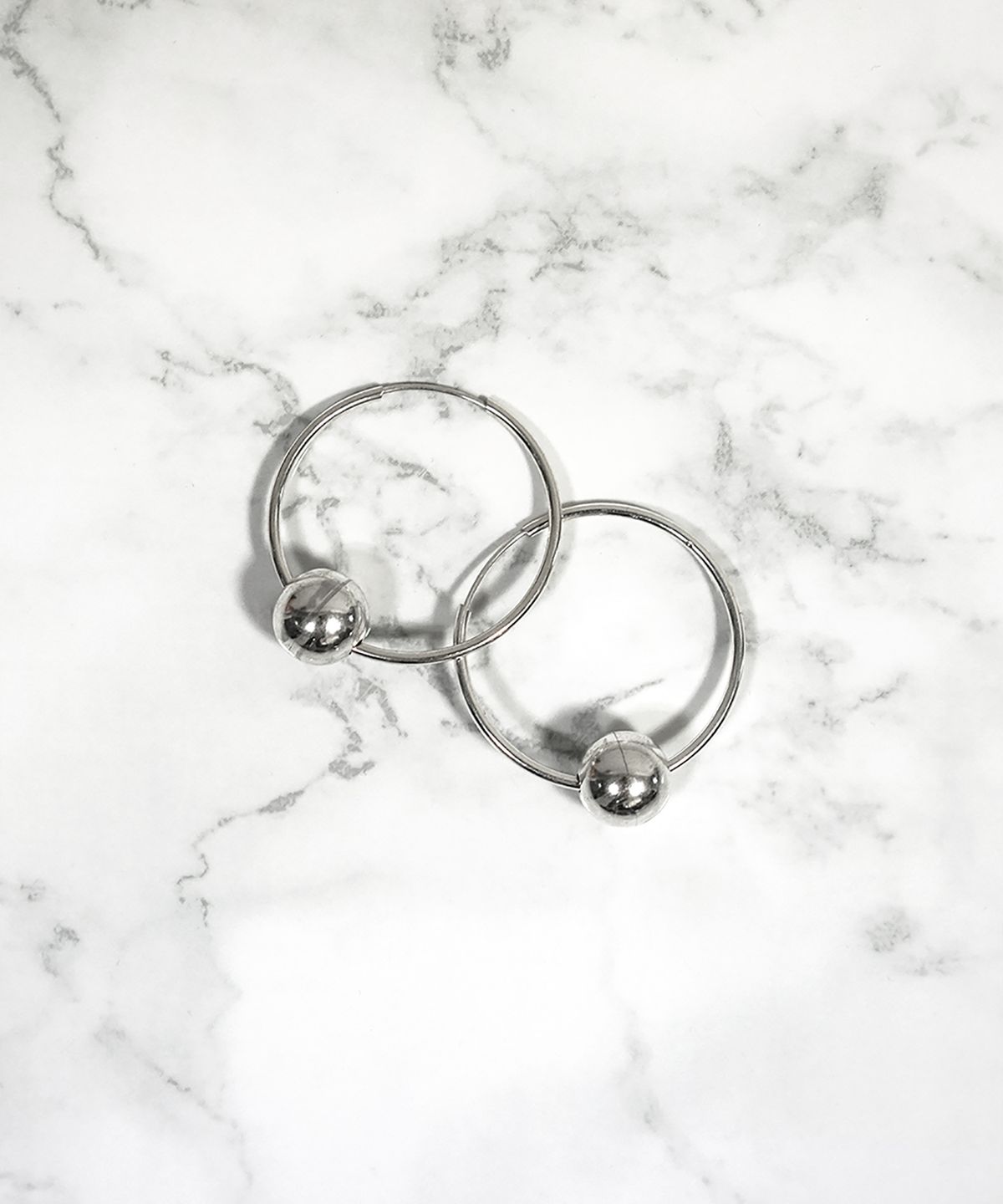 원이너프(ONE ENOUGH) Hoop Ball Earrings