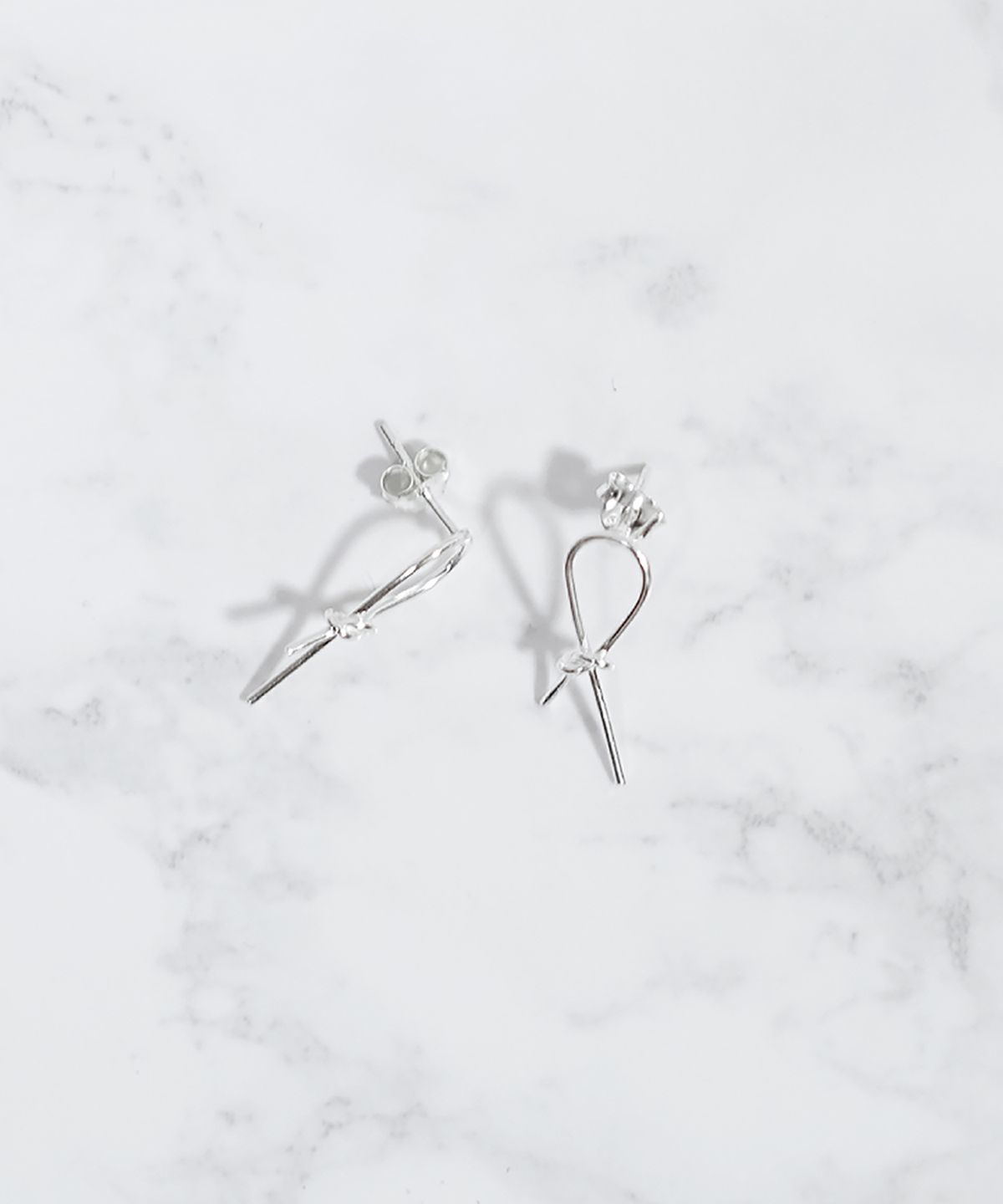 원이너프(ONE ENOUGH) Ribbon Tie Earring