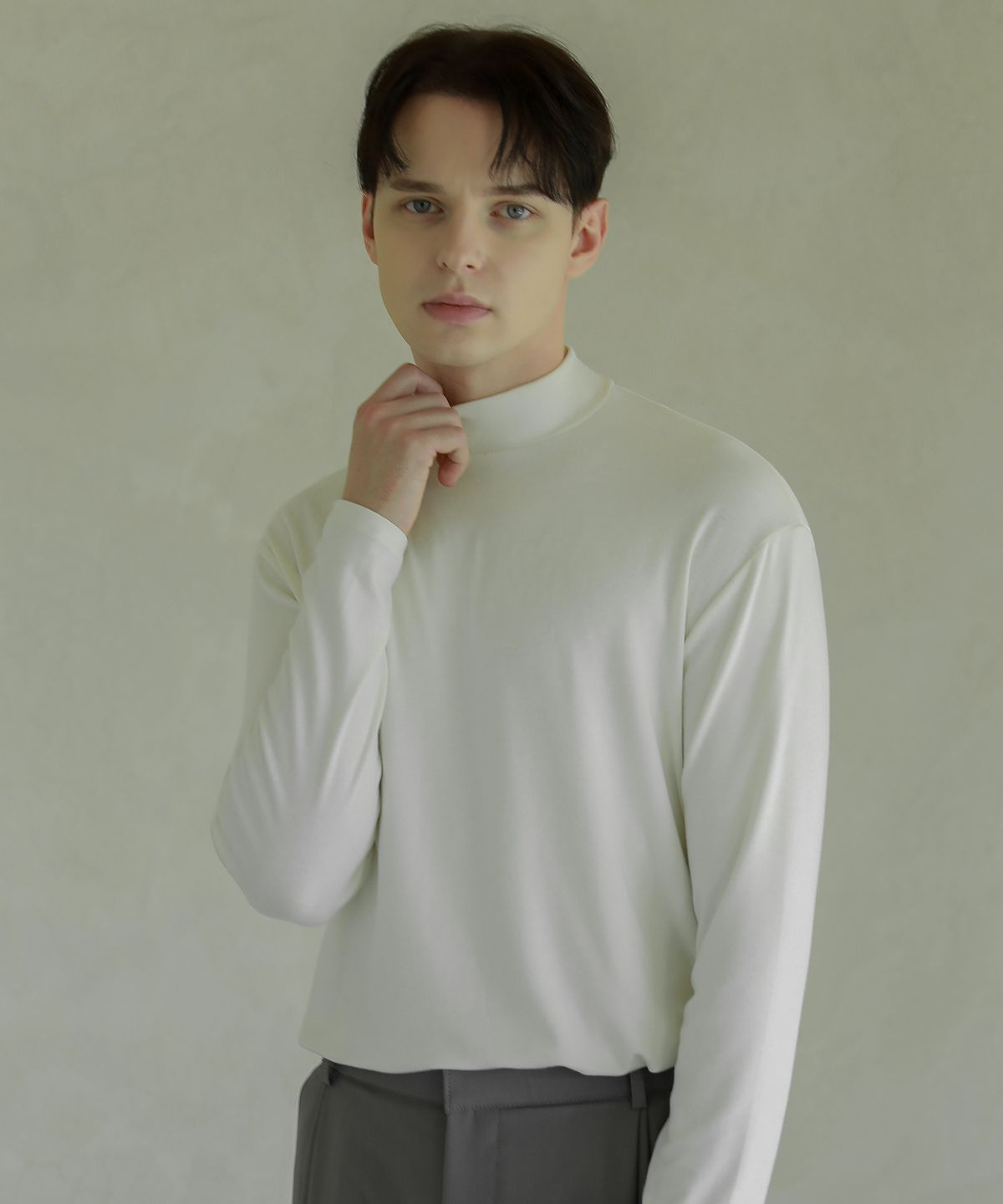 이에스엔(ESN) 하프 폴라 니트 티셔츠 크림
