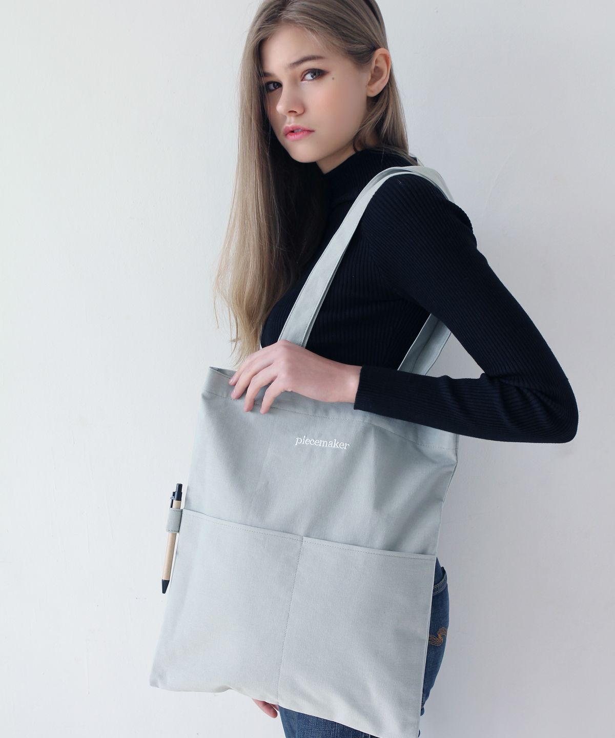 피스메이커(PIECE MAKER) PEACH POCKET BAG (LIGHT GREY)