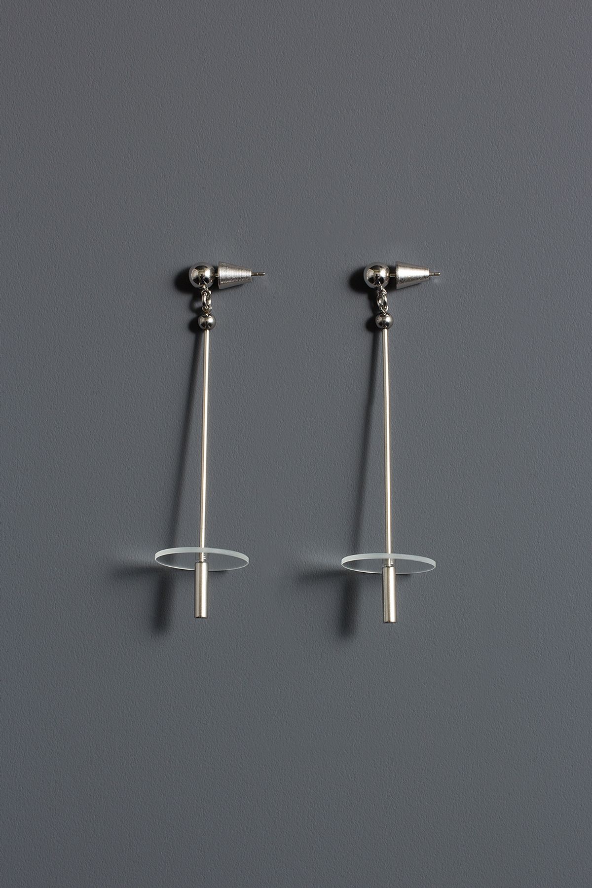 모드곤(MODGONE) 모드곤 Dangling ice circle earring