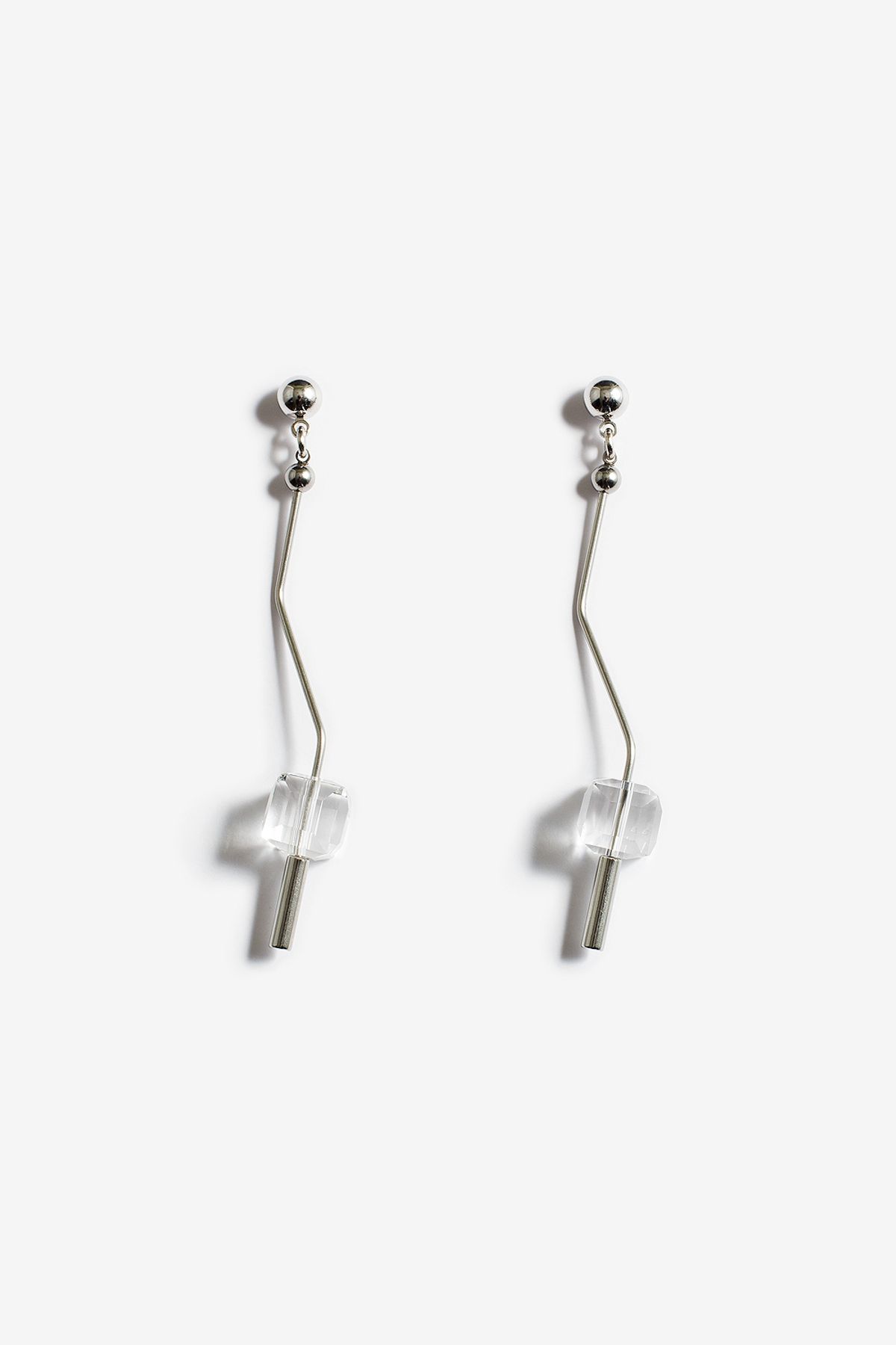 모드곤(MODGONE) 모드곤 Crystal ice cube earring