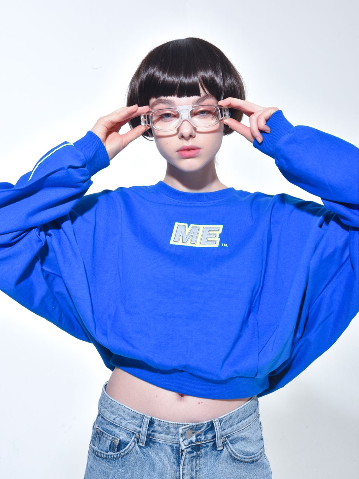 피그밀리언(PIGMILLION) 미 크롭 맨투맨 (BLUE)