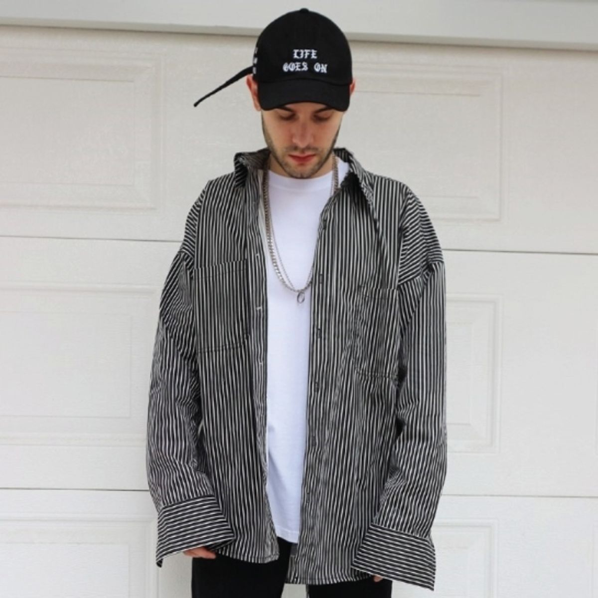 라울(LAUL) OVER FIT VERTICAL STRIPE SHIRTS BLACK 오버핏 버티컬 스트라이프 셔츠 블랙