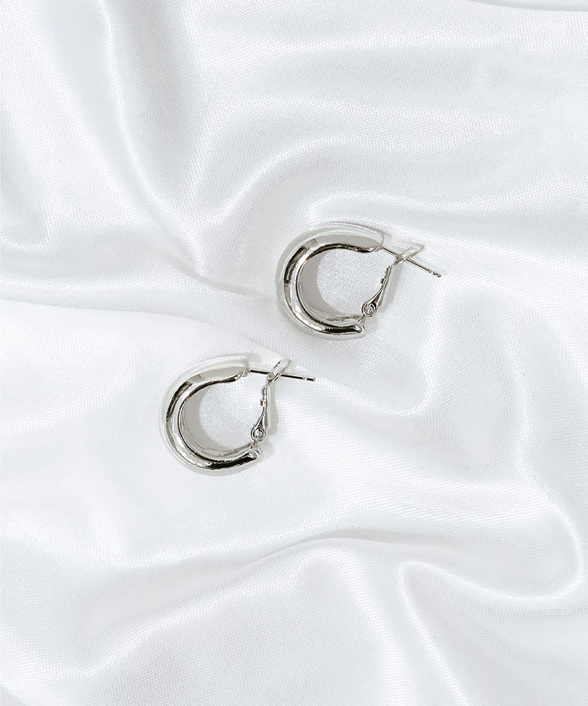 원이너프(ONE ENOUGH) Classic Clip On Earrings