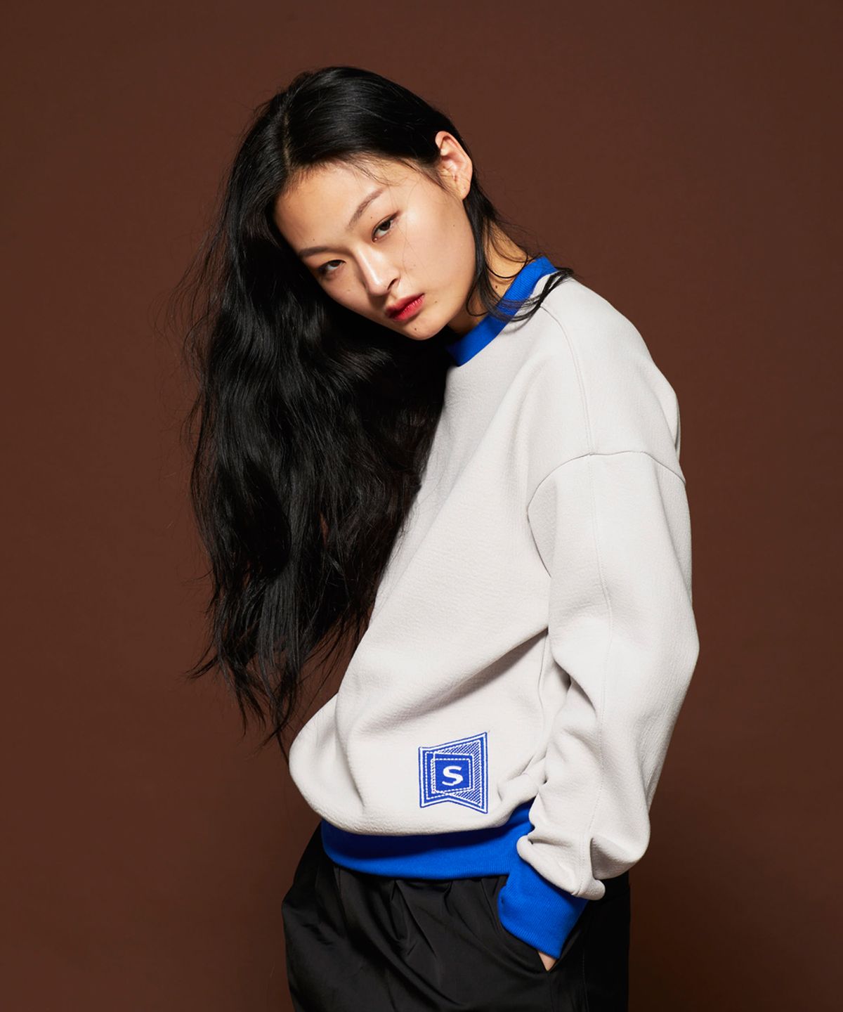 에스에스큐알(SSQR) 라운드 넥 티셔츠 아크02_라이트그레이
