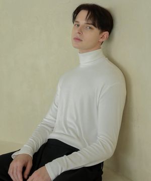 퍼펙트 터틀넥 니트 티셔츠 오프 화이트