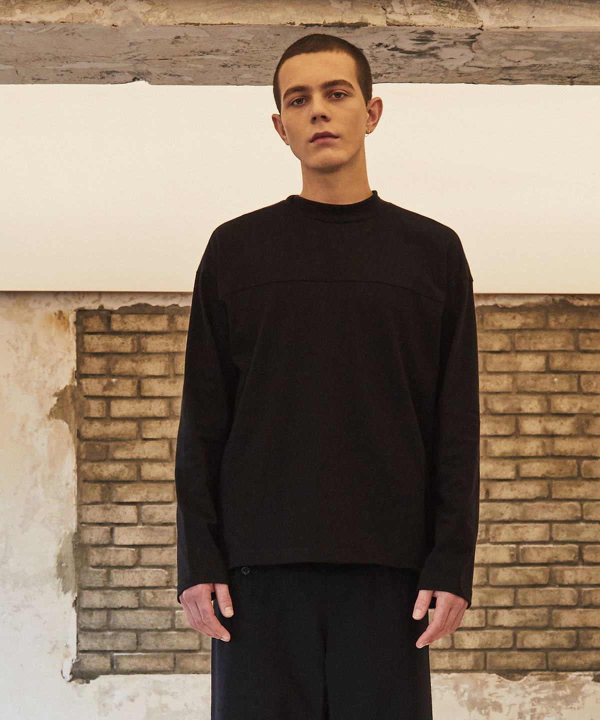 로얄위(THE ROYAL 'WE) MOCK NECK LONG SLEEVE BLACK