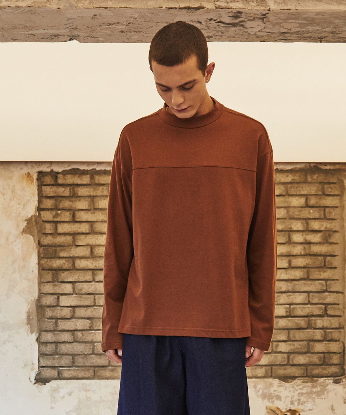 로얄위(THE ROYAL 'WE) MOCK NECK LONG SLEEVE BRICK
