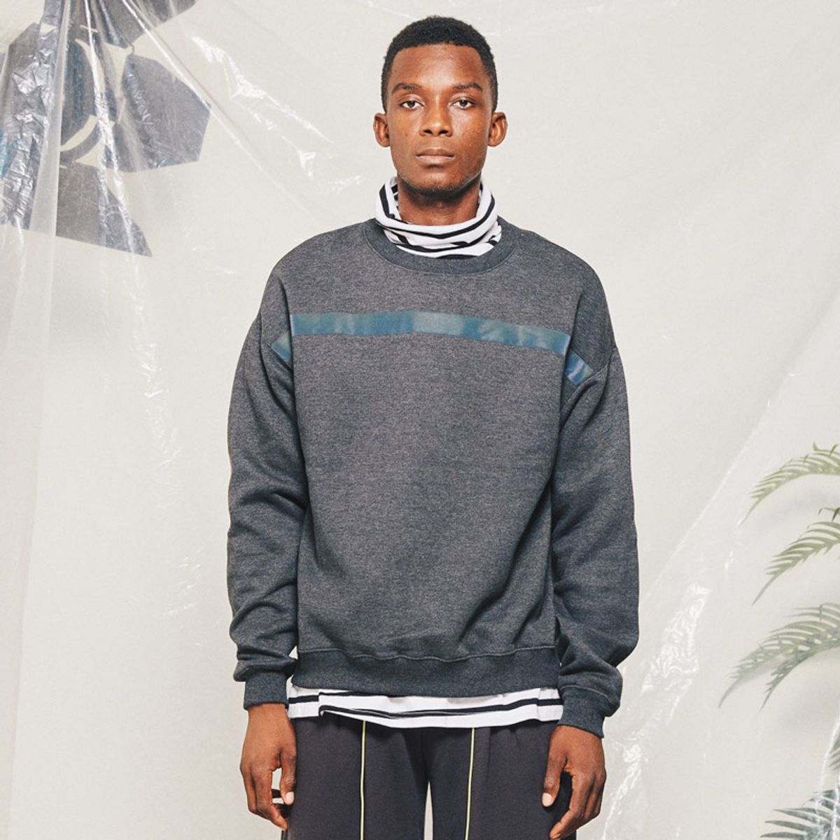 알엔오티(RNOT) ACTIVE LINE CREWNECK