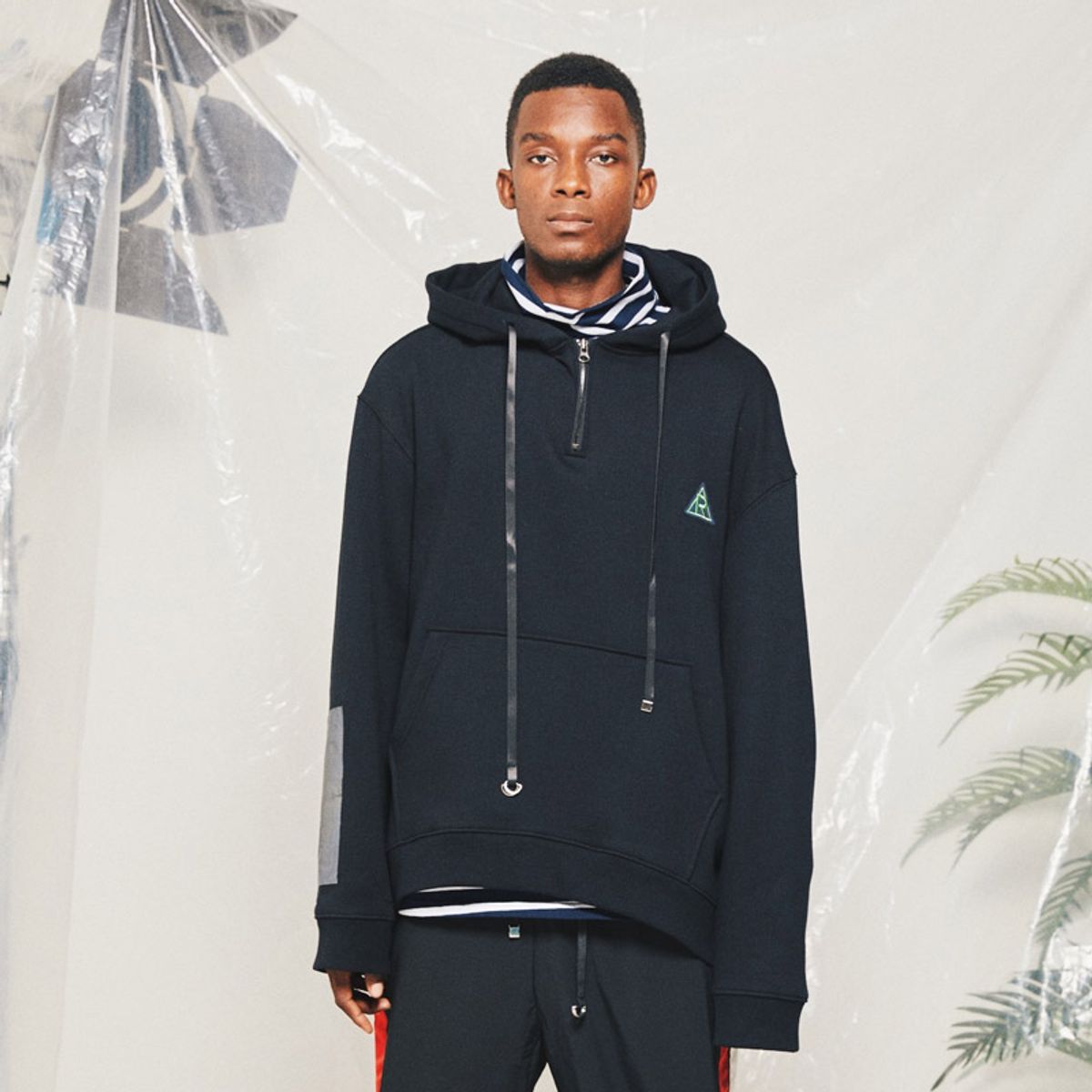 알엔오티(RNOT) R HALF ZIPUP HOODIE
