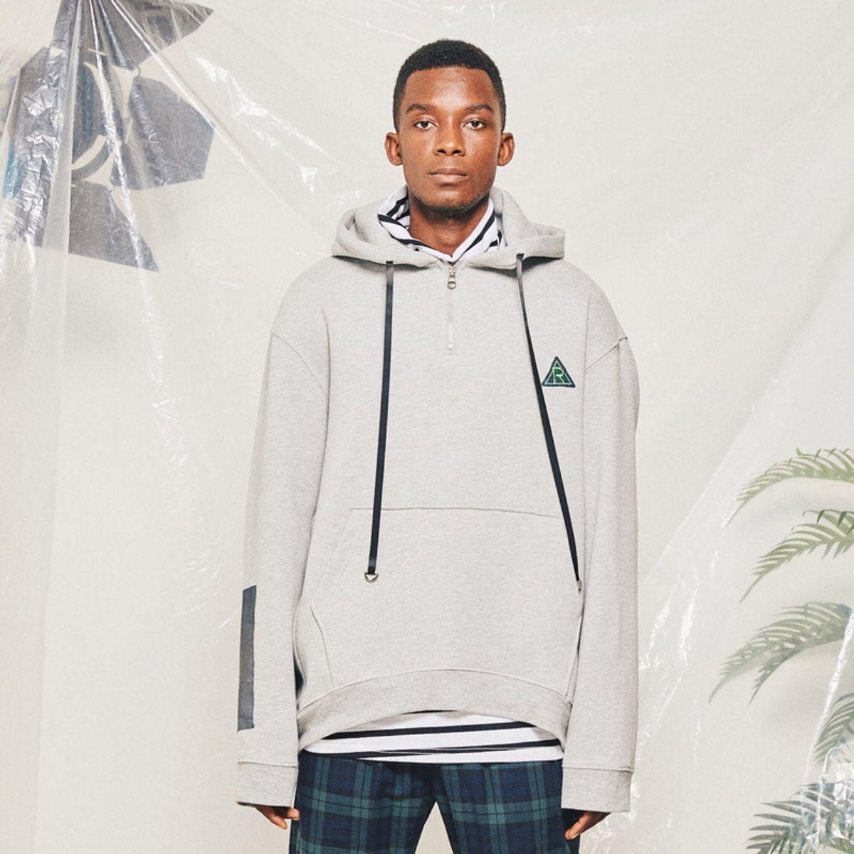 알엔오티(RNOT) R HALF ZIPUP HOODIE
